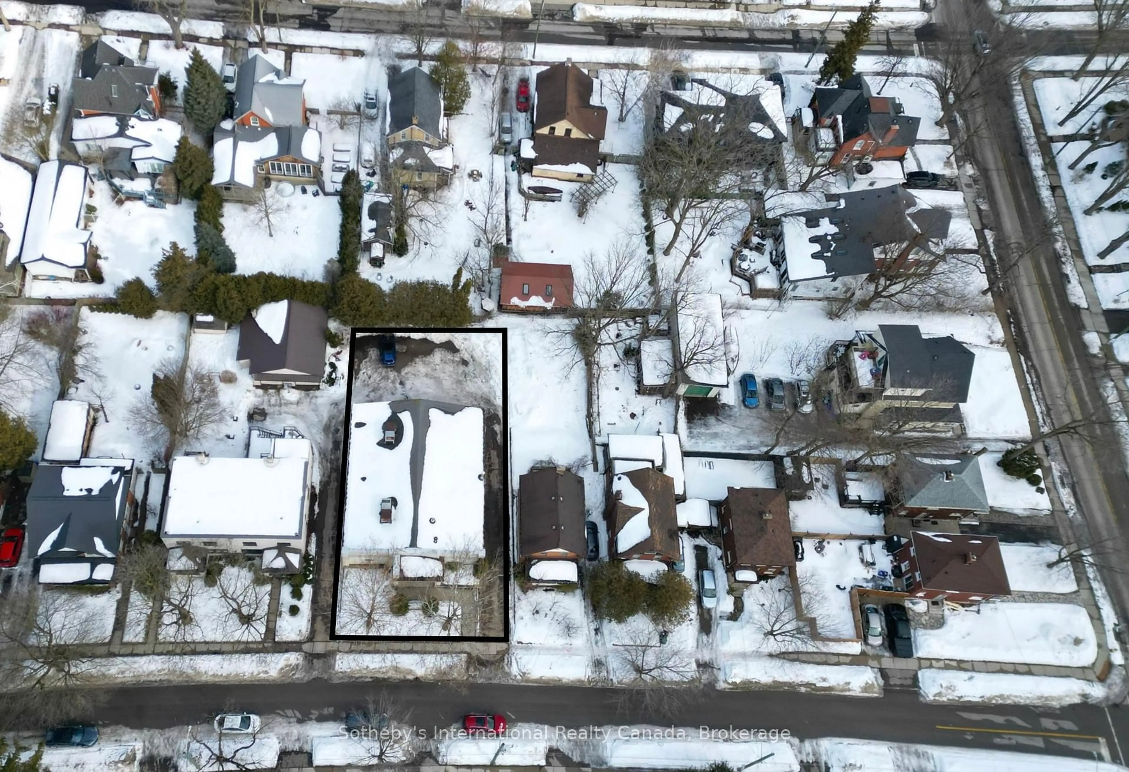 A pic from outside/outdoor area/front of a property/back of a property/a pic from drone, street for 96 Dunbar Rd, Waterloo Ontario N2L 2E5