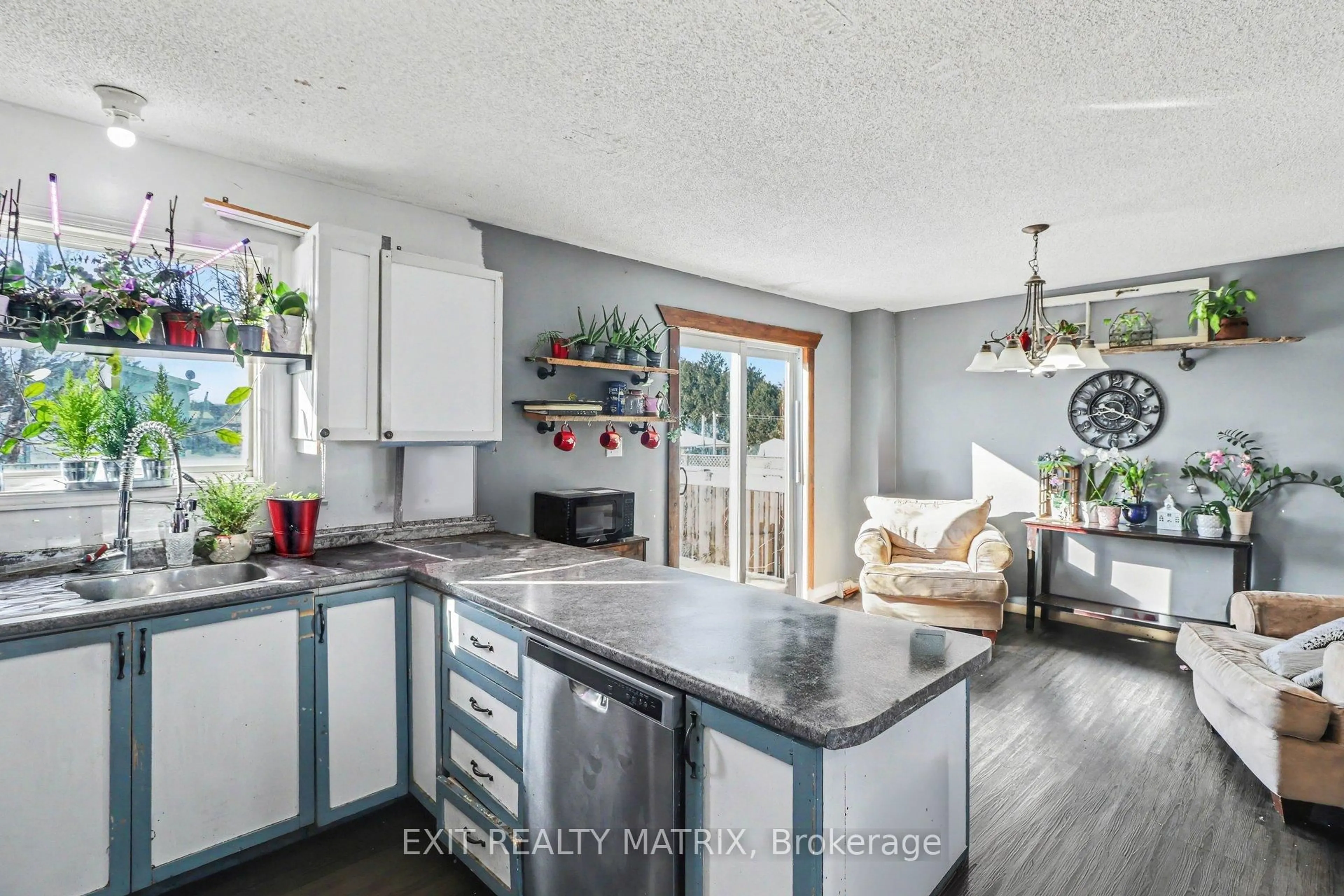 Open concept kitchen, unknown for 678 Paul Terr, Clarence-Rockland Ontario K4K 1P8