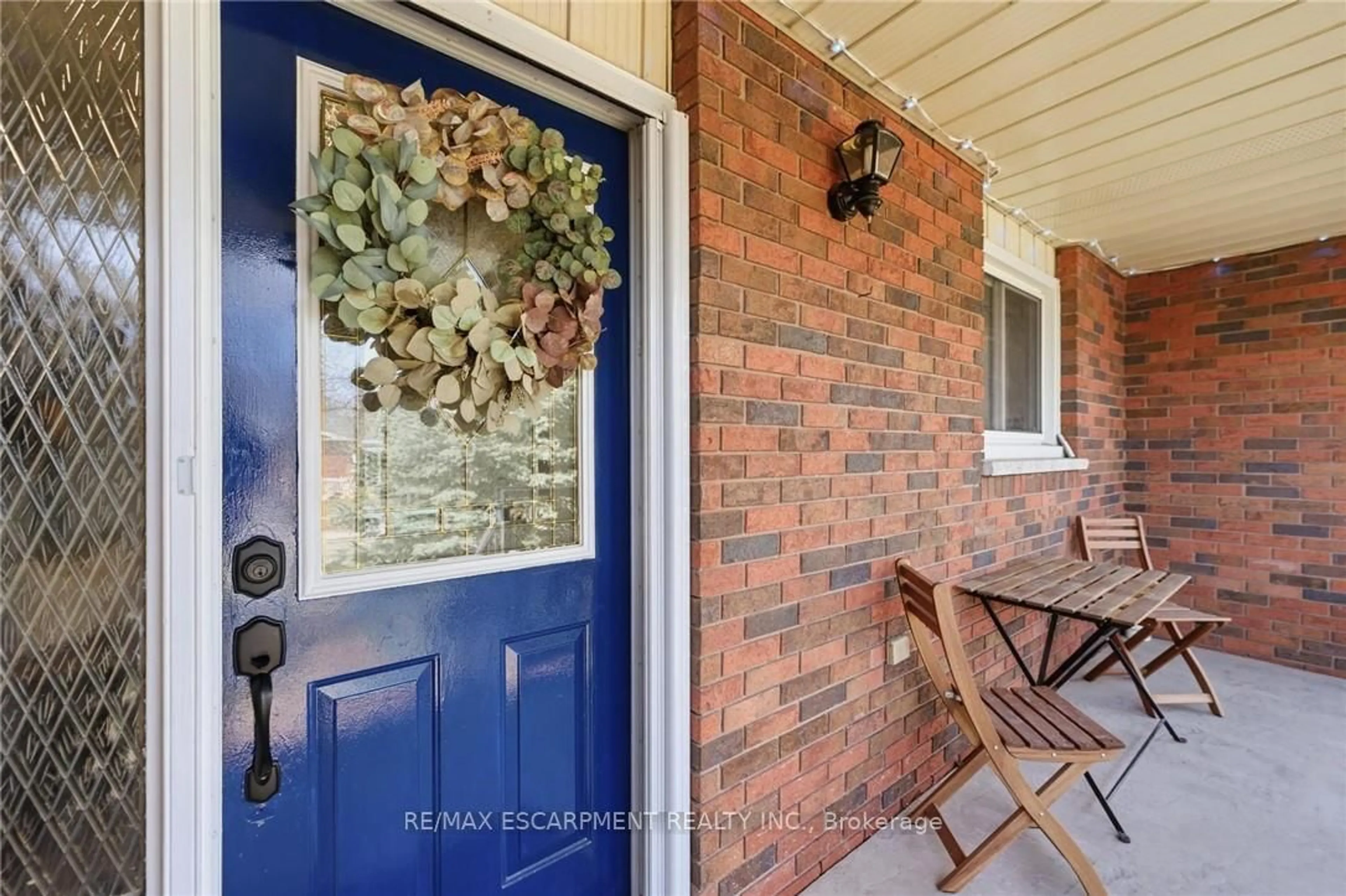Indoor entryway for 21 MARGARET Ave, Grimsby Ontario L3M 4P2