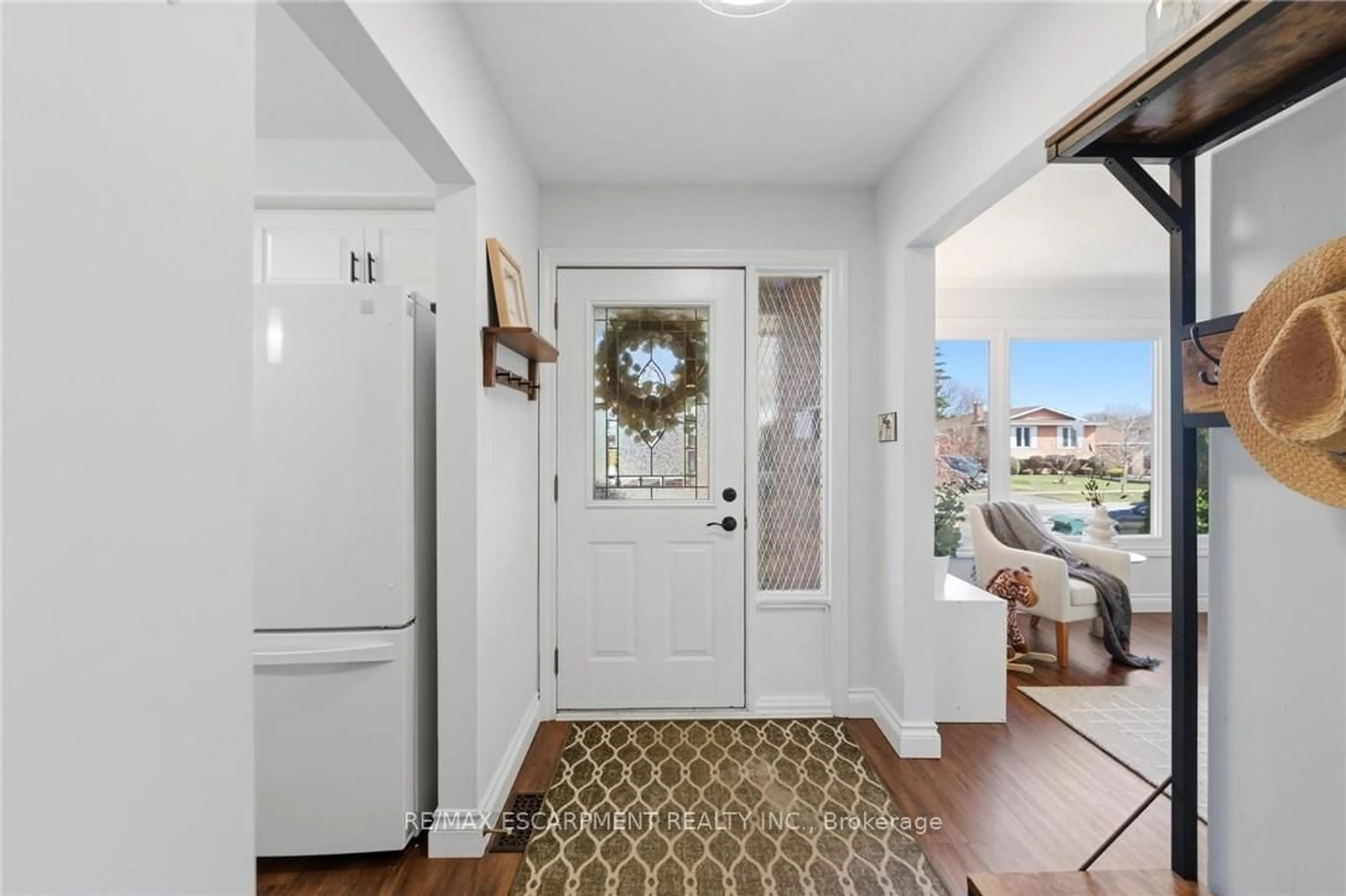 Indoor entryway for 21 MARGARET Ave, Grimsby Ontario L3M 4P2