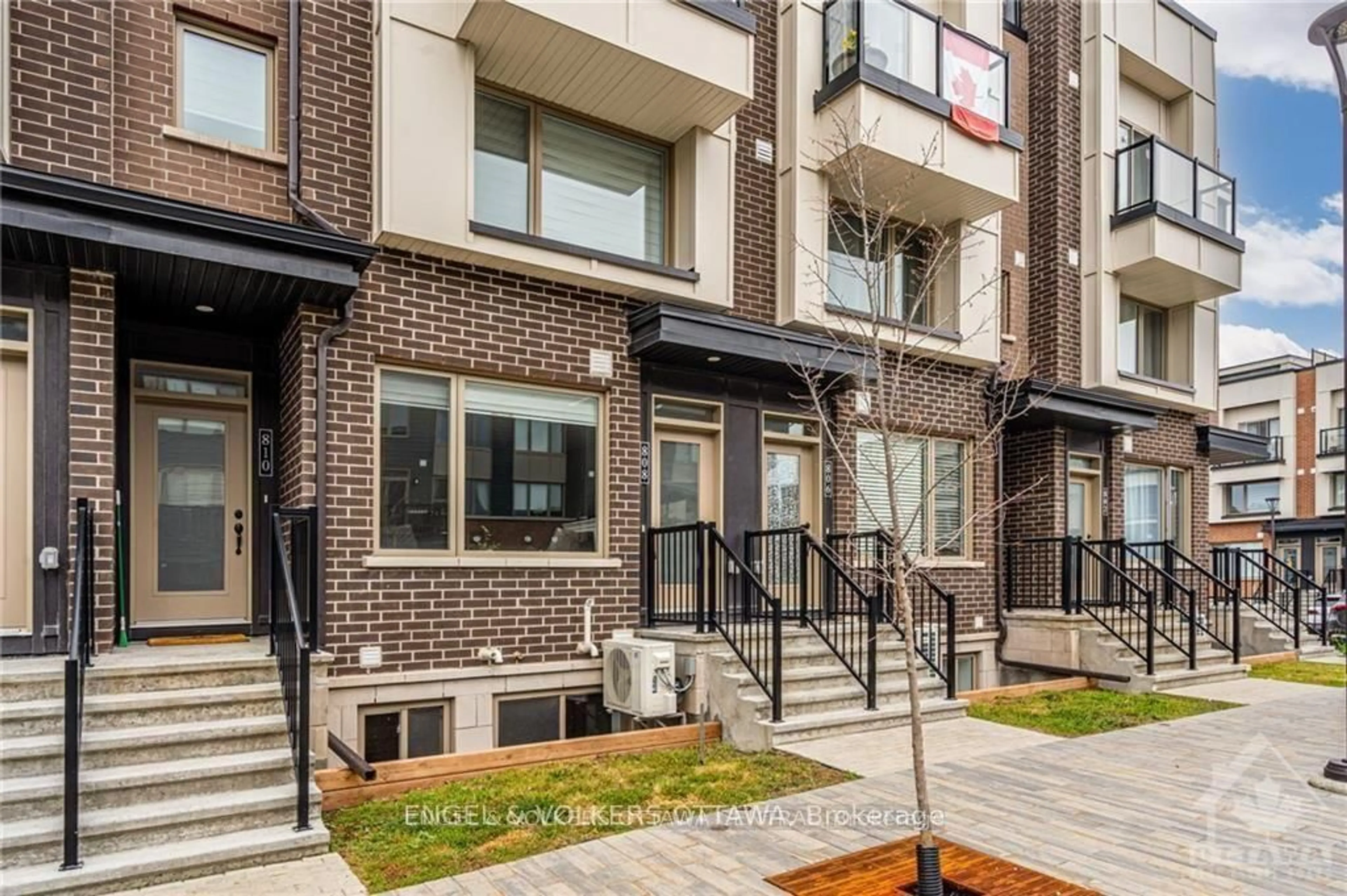 Unknown for 808 Kiniw Private, Ottawa Ontario K1K 5A4