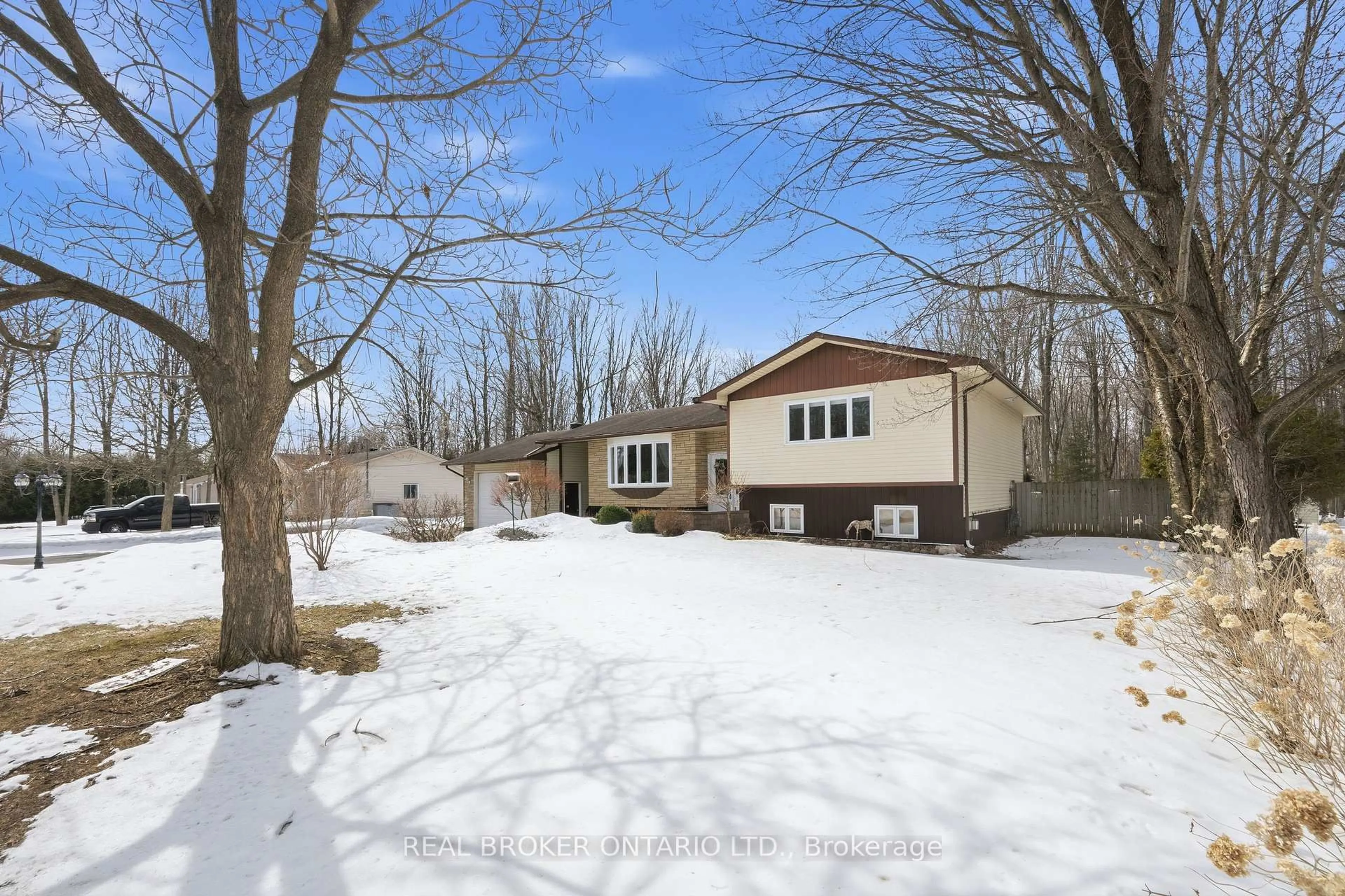 A pic from outside/outdoor area/front of a property/back of a property/a pic from drone, street for 189 Maple Grove St, The Nation Ontario K0A 1W0