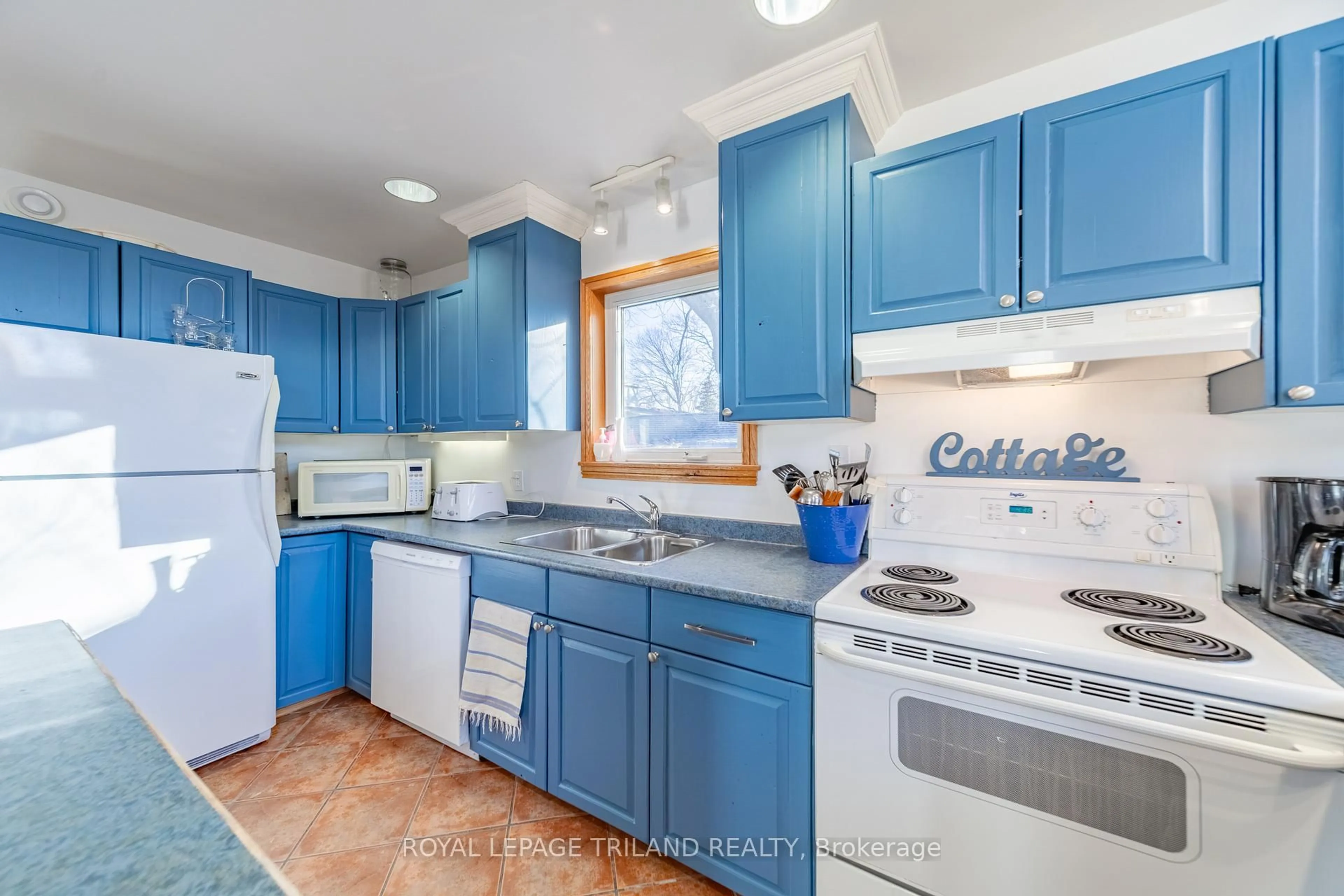 Unknown for 28 Elmwood Ave, Lambton Shores Ontario N0M 1T0