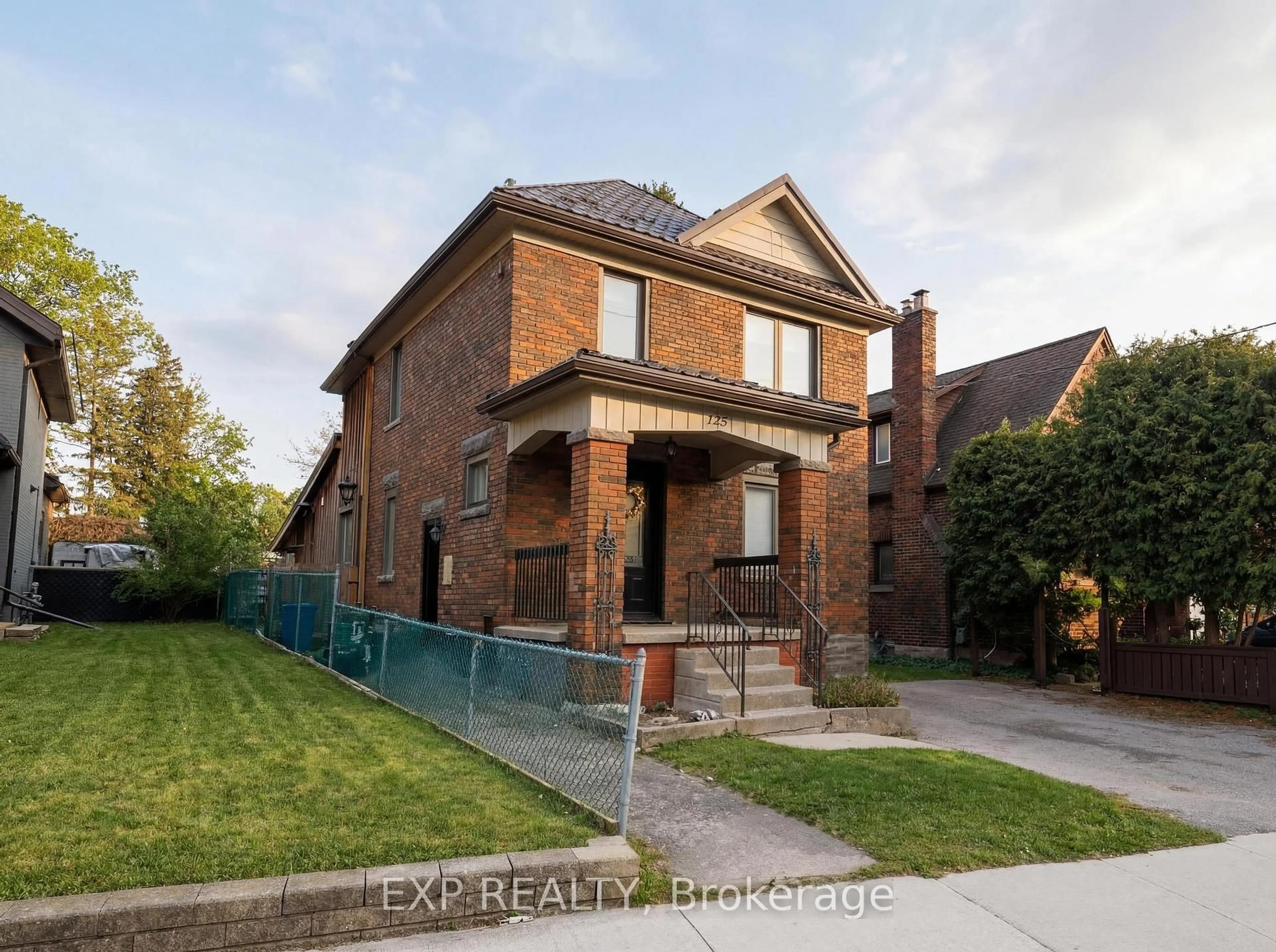Home with brick exterior material, street for 125 Wilhelm St, Kitchener Ontario N2H 5S3