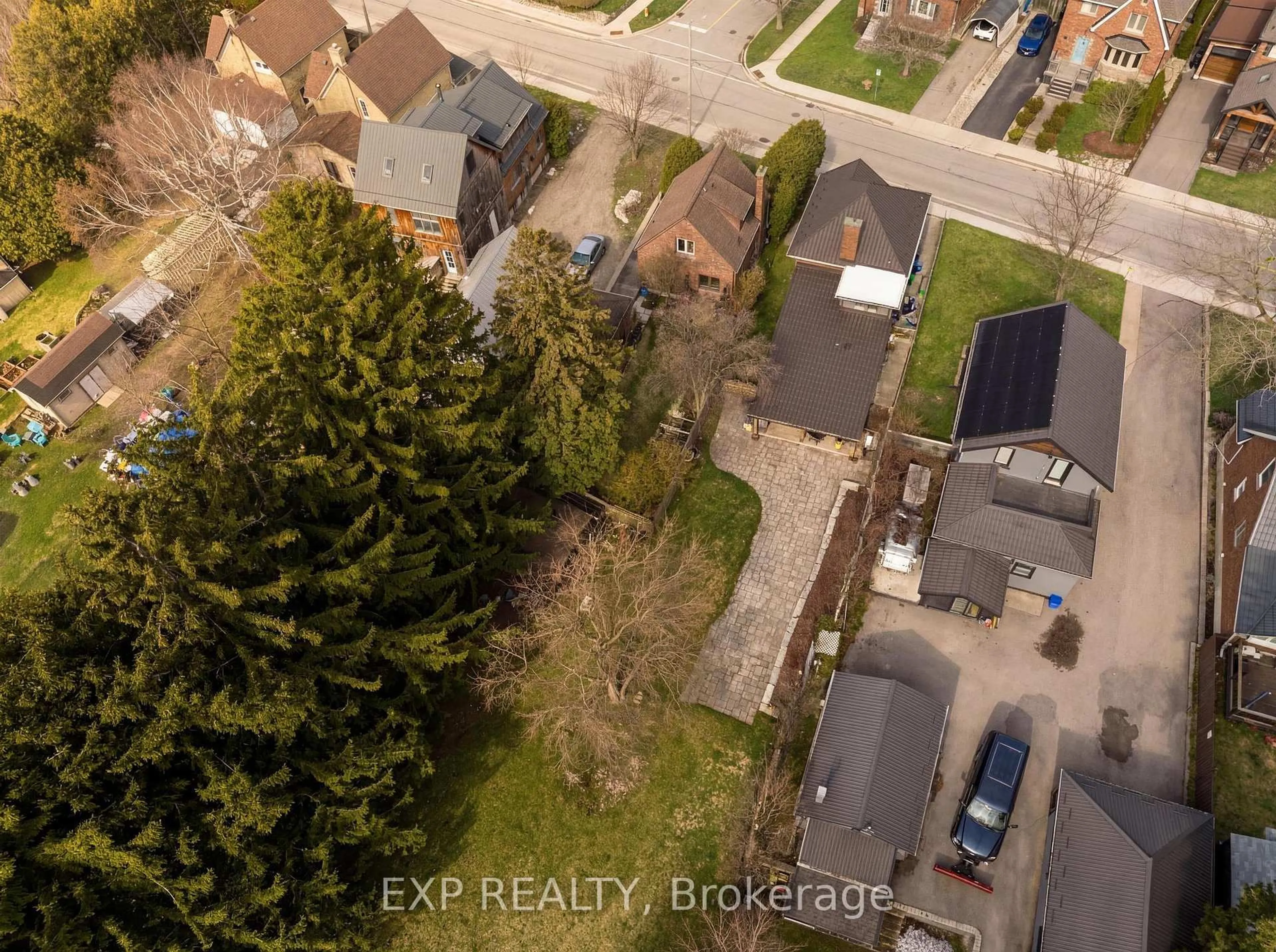A pic from outside/outdoor area/front of a property/back of a property/a pic from drone, unknown for 125 Wilhelm St, Kitchener Ontario N2H 5S3