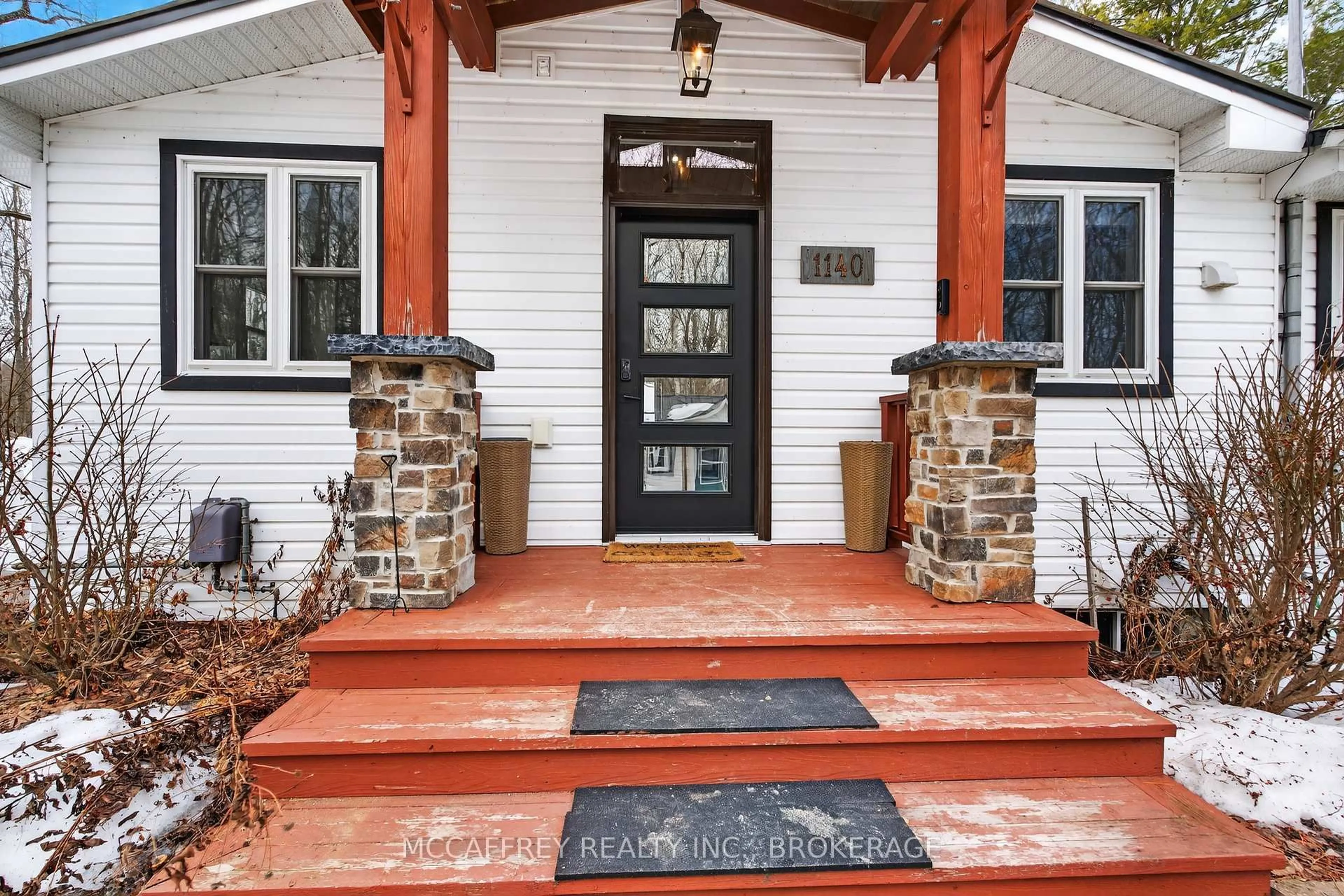Indoor entryway for 1140 Phillips Lane, Parham Ontario K0H 2K0