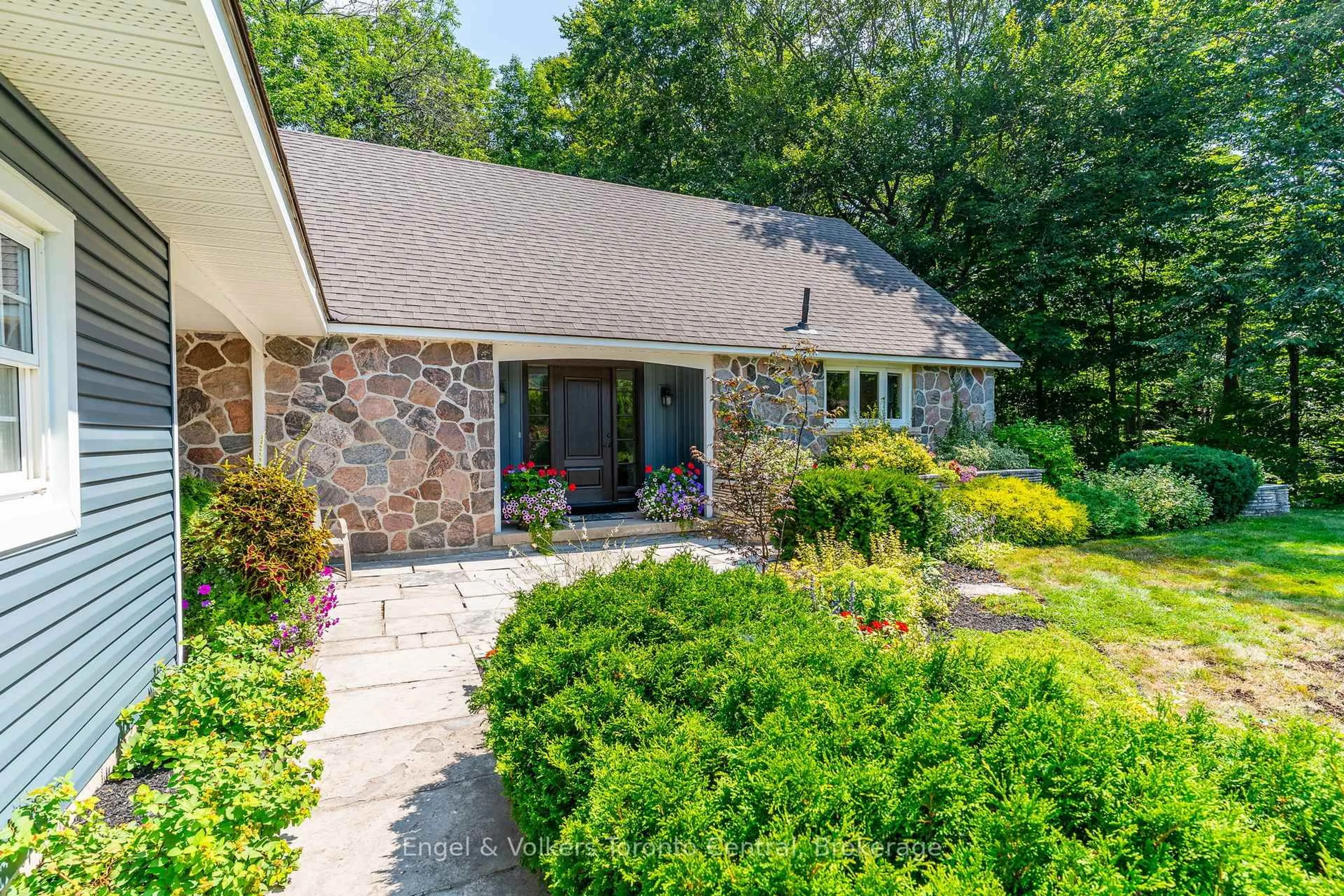 Home with brick exterior material, street for 435 4TH Ave, Owen Sound Ontario N4K 4V1