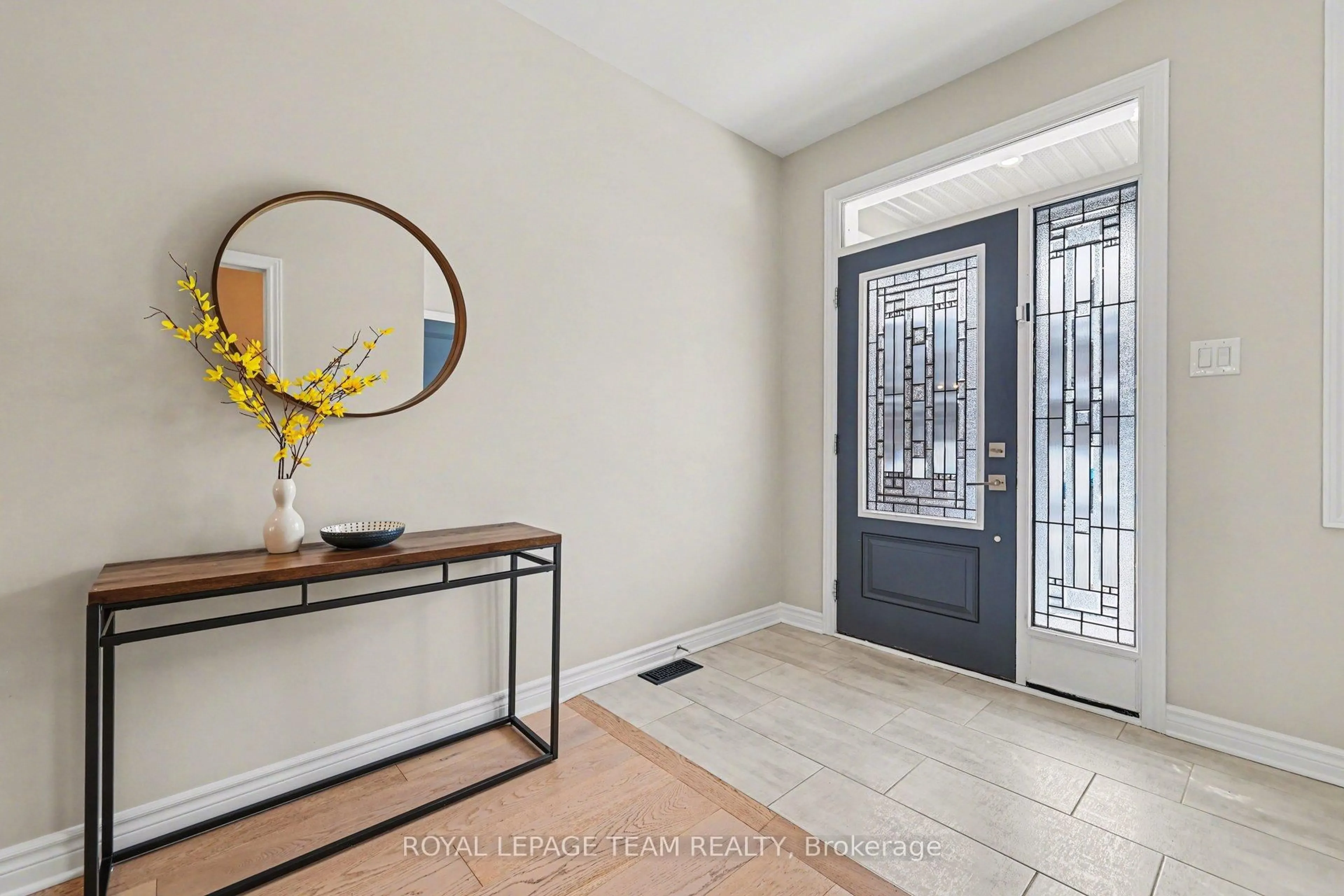 Indoor entryway for 13 Allan Moore Pl, Stittsville Ontario K2S 2A9