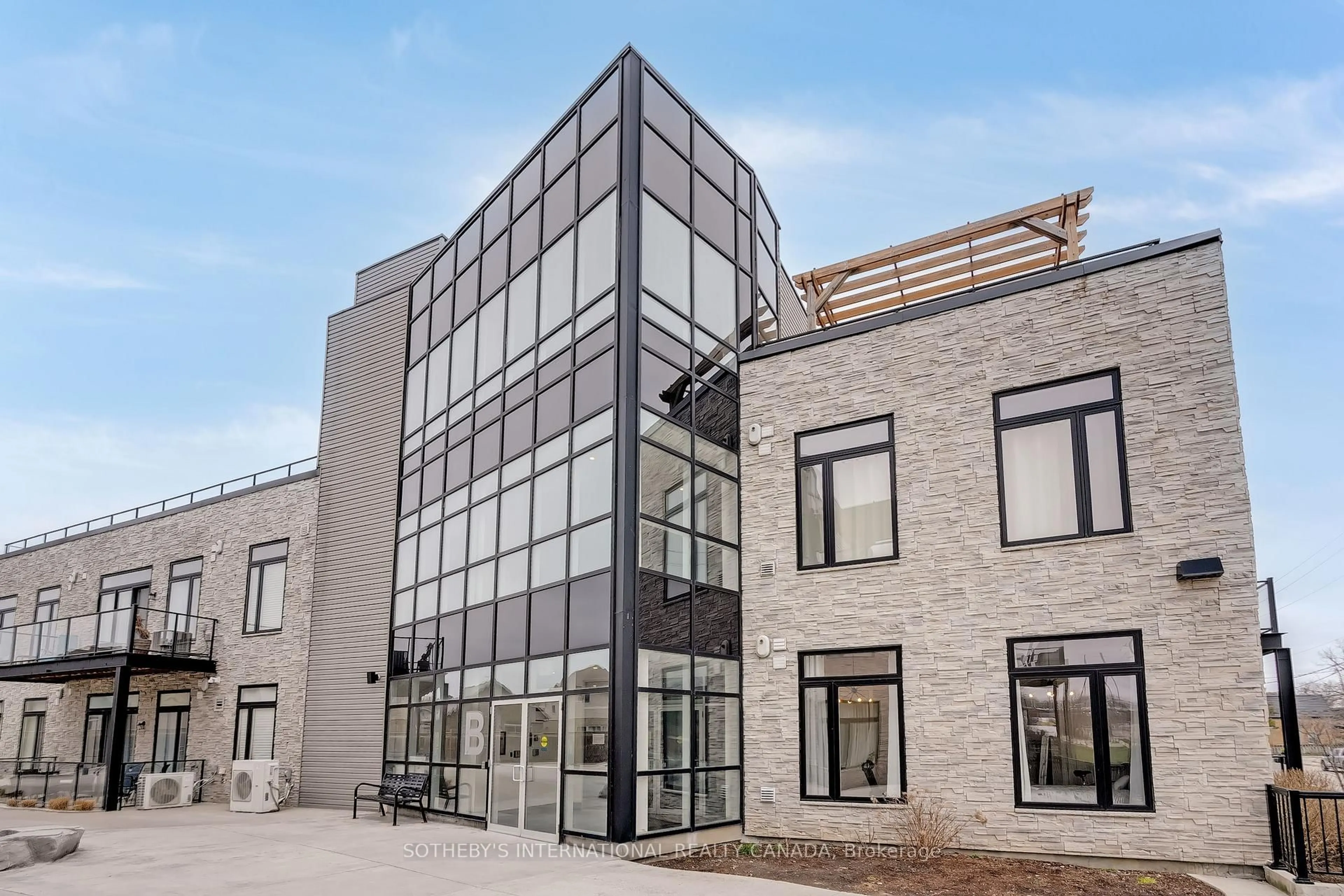 Indoor foyer for 85 Morrell St #101B, Brantford Ontario N3T 4J6