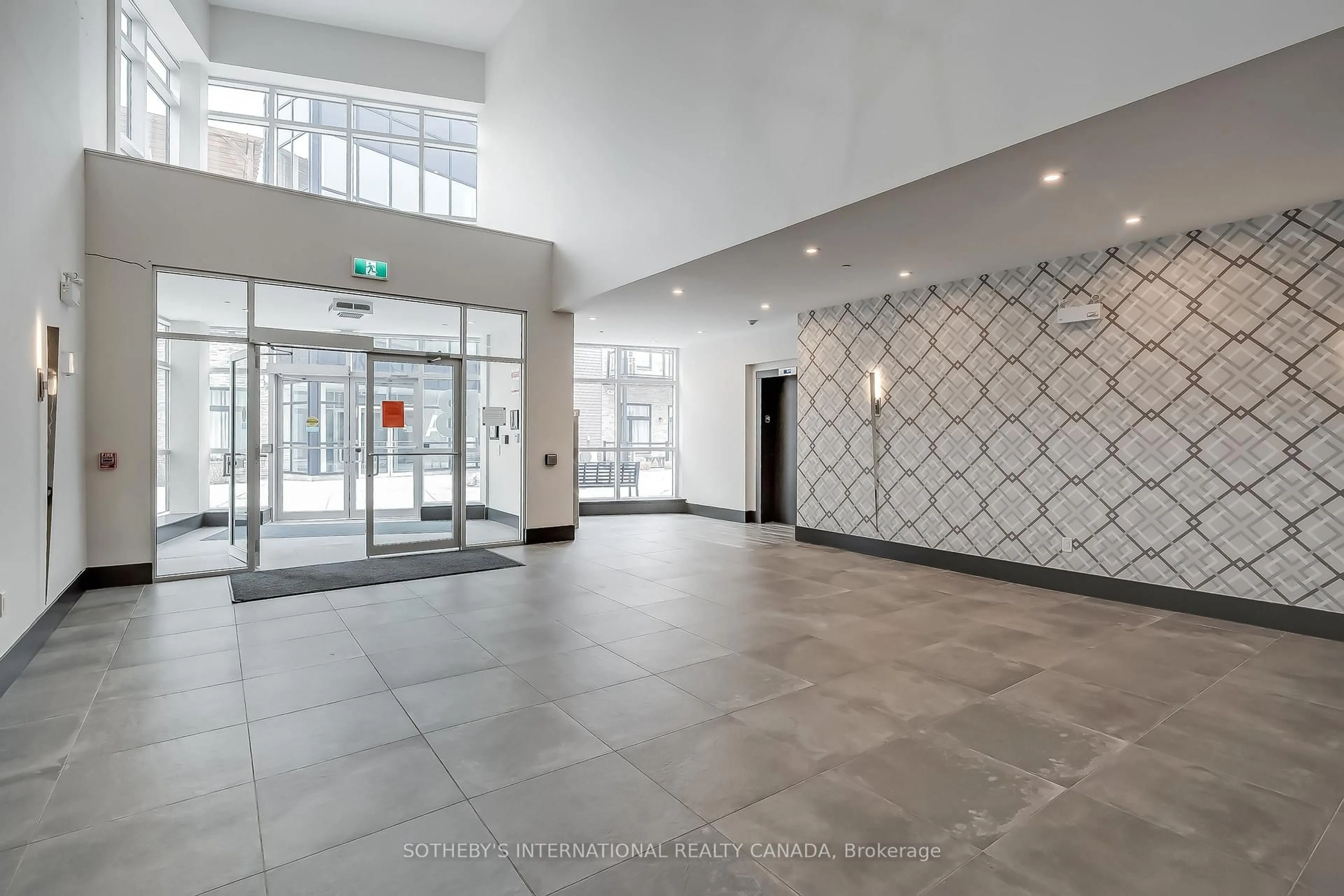 Indoor foyer for 85 Morrell St #101B, Brantford Ontario N3T 4J6