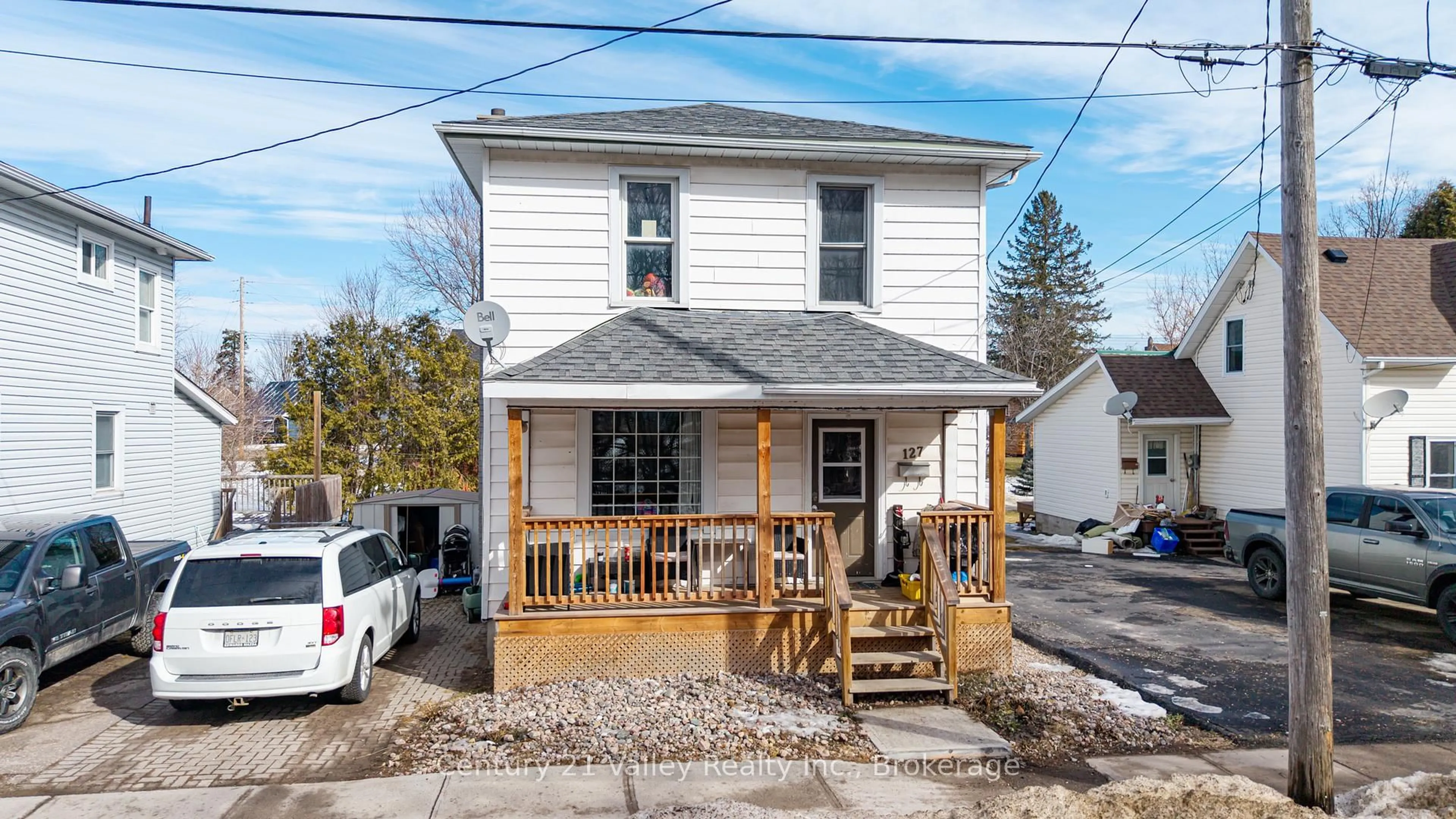 Home with vinyl exterior material, street for 127 Jennet St, Renfrew Ontario K7V 3C1