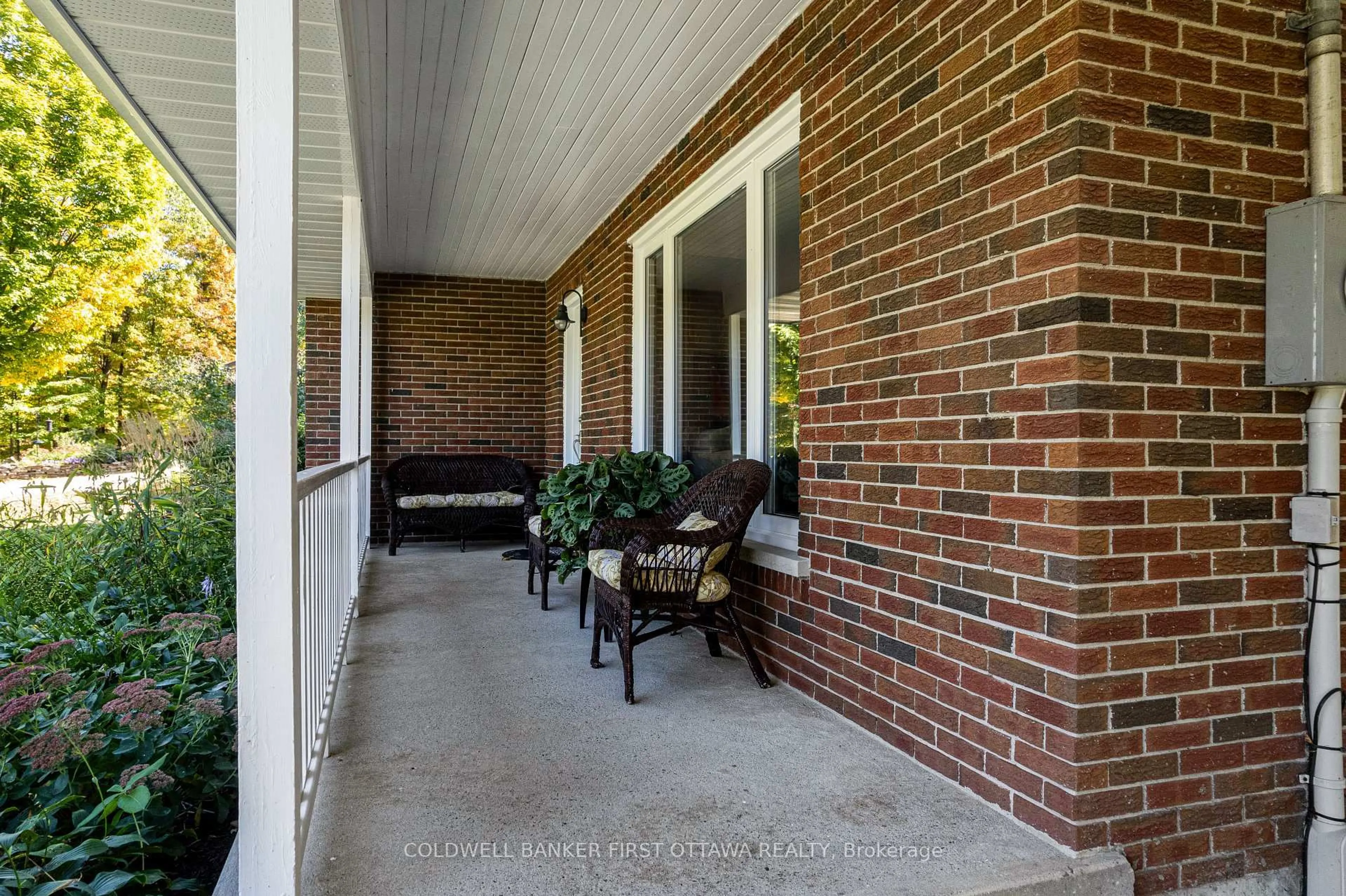 Patio, street for 2421 Rideau Ferry Rd, Perth Ontario K7H 3C7