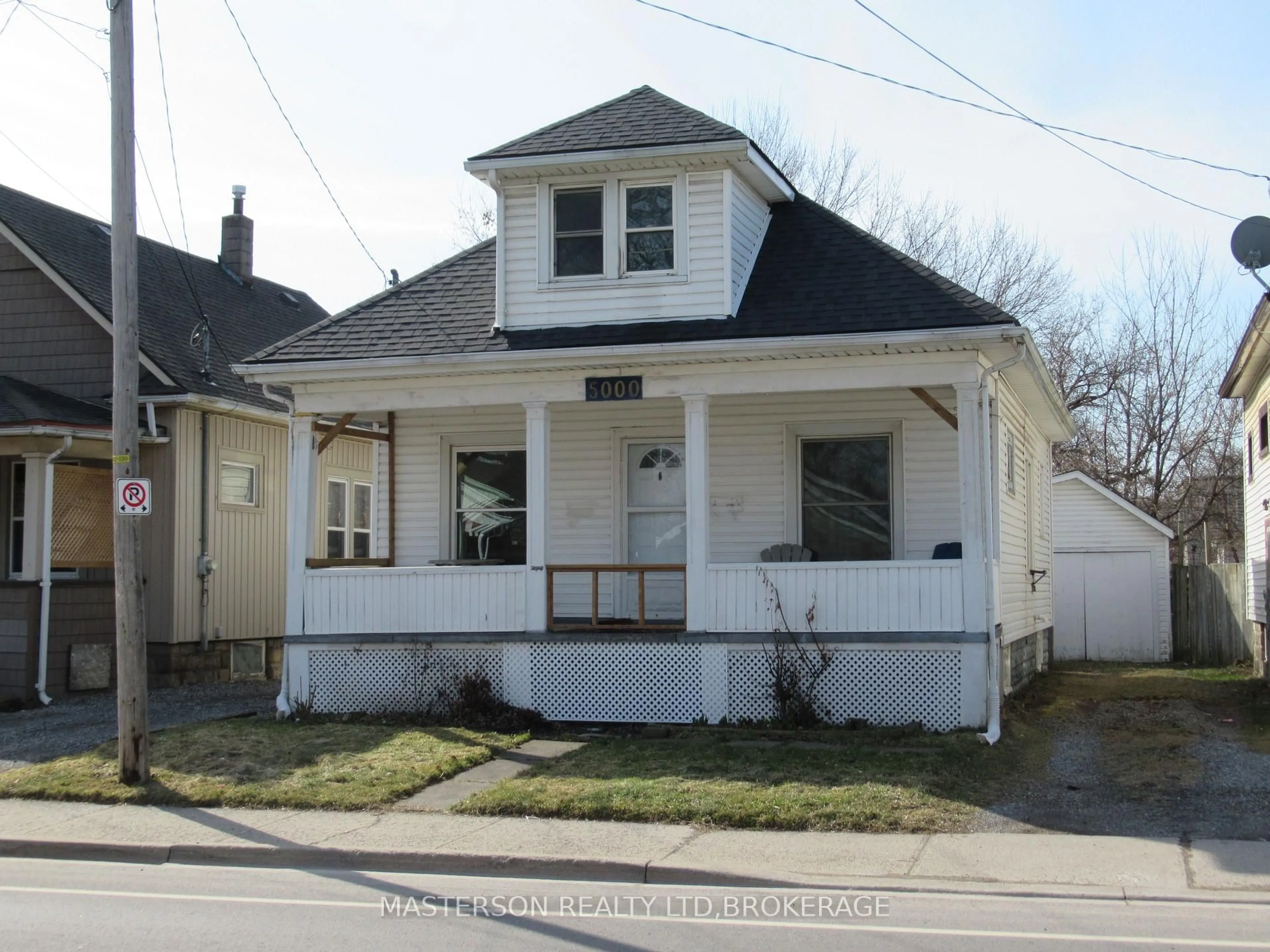 Home with vinyl exterior material, street for 5000 Morrison St, Niagara Falls Ontario L2E 2C6