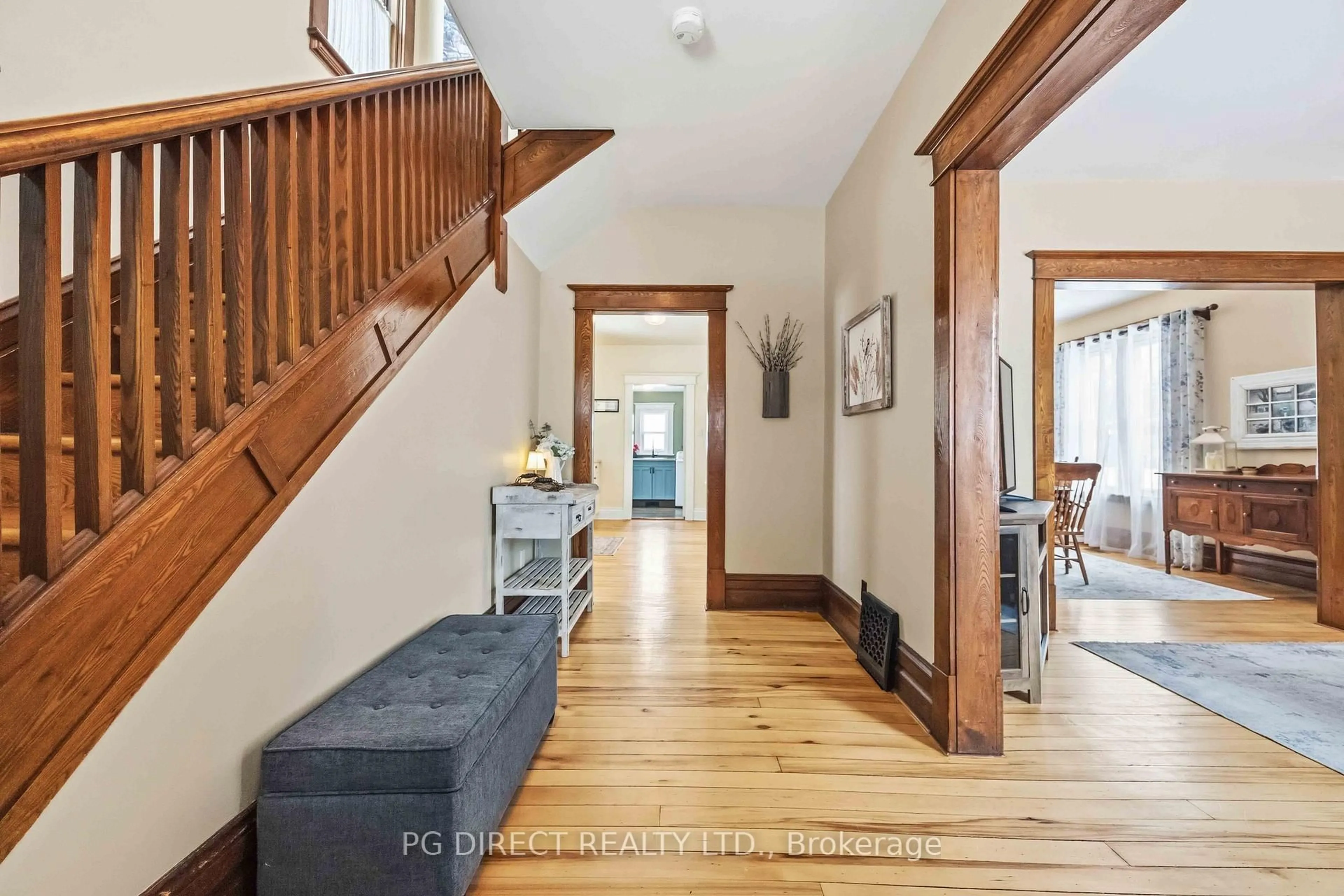 Indoor entryway for 83 Peel St, Kawartha Lakes Ontario K9V 3M5