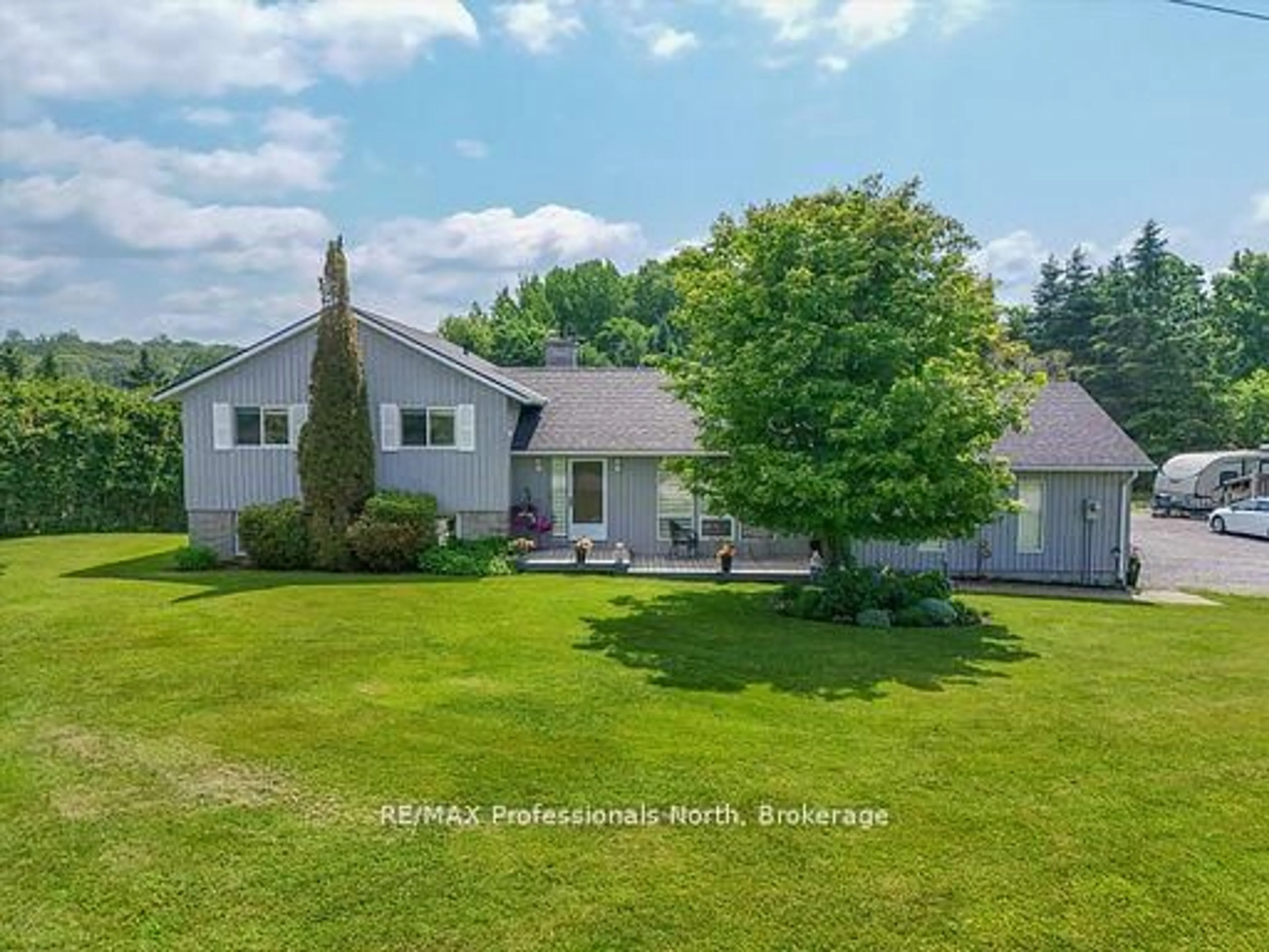 A pic from outside/outdoor area/front of a property/back of a property/a pic from drone, water/lake/river/ocean view for 1287 Golden Beach Rd, Bracebridge Ontario P1L 1W8