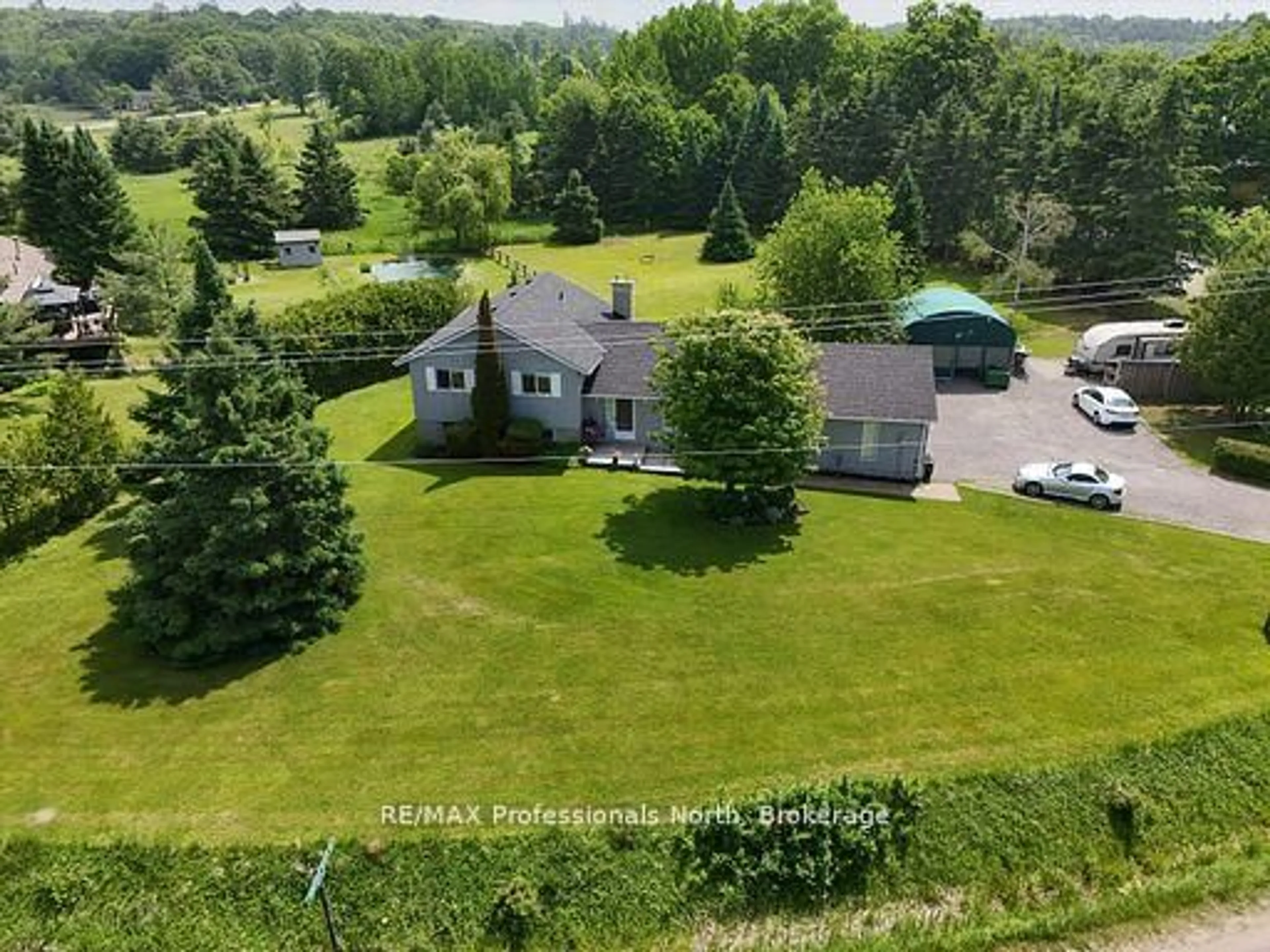 A pic from outside/outdoor area/front of a property/back of a property/a pic from drone, unknown for 1287 Golden Beach Rd, Bracebridge Ontario P1L 1W8