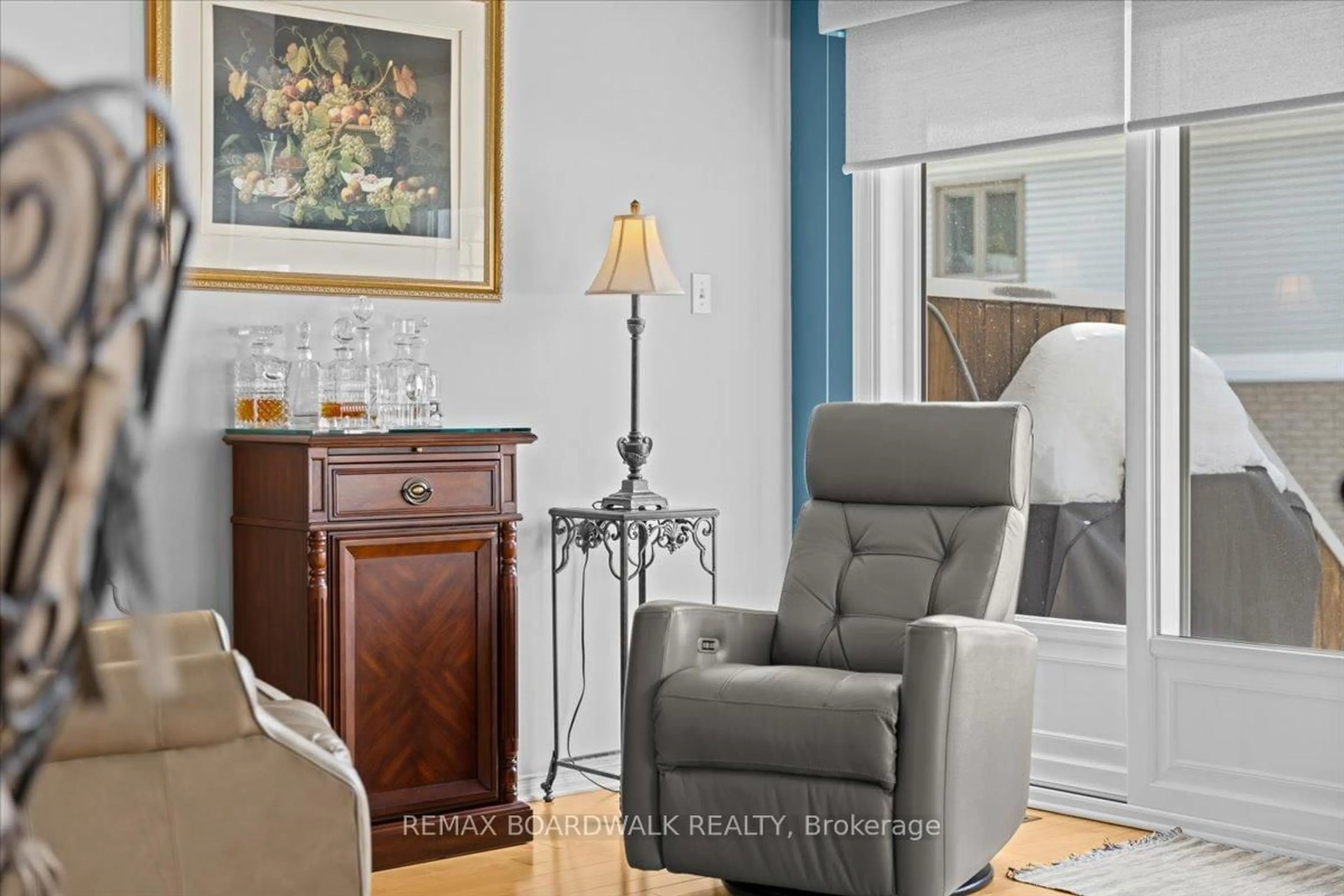 Living room with furniture, unknown for 6355 Sablewood Pl, Ottawa Ontario K1C 7M3