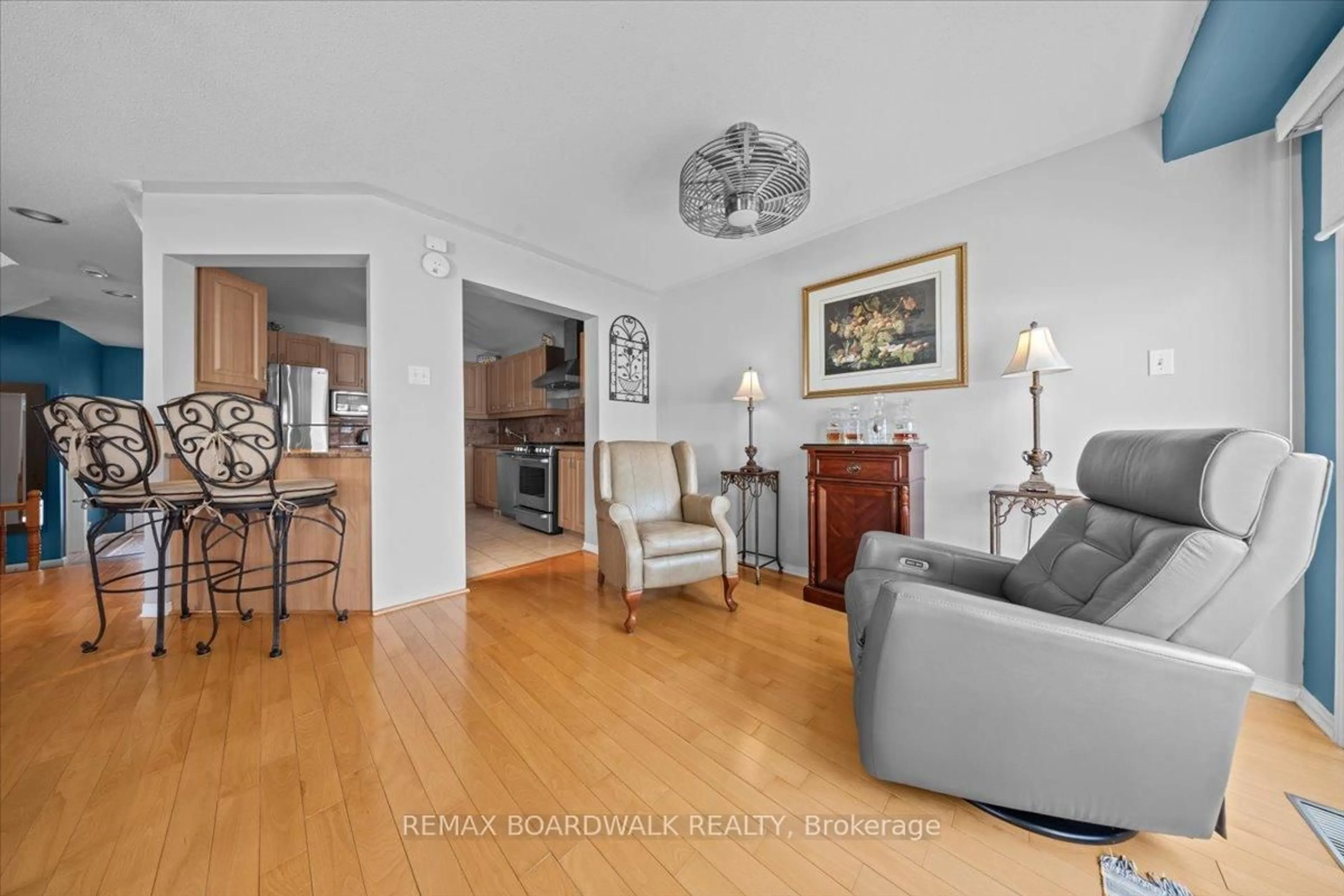 Living room with furniture, unknown for 6355 Sablewood Pl, Ottawa Ontario K1C 7M3