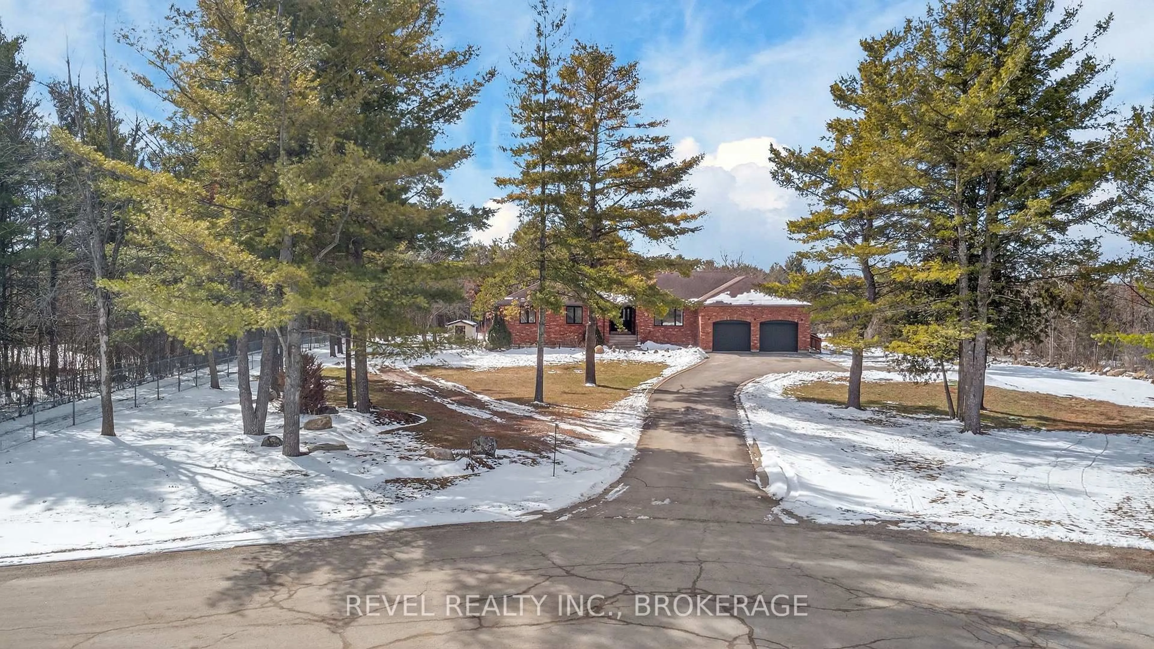 A pic from outside/outdoor area/front of a property/back of a property/a pic from drone, street for 2015 Rosedale Dr, Kingston Ontario K0H 1S0