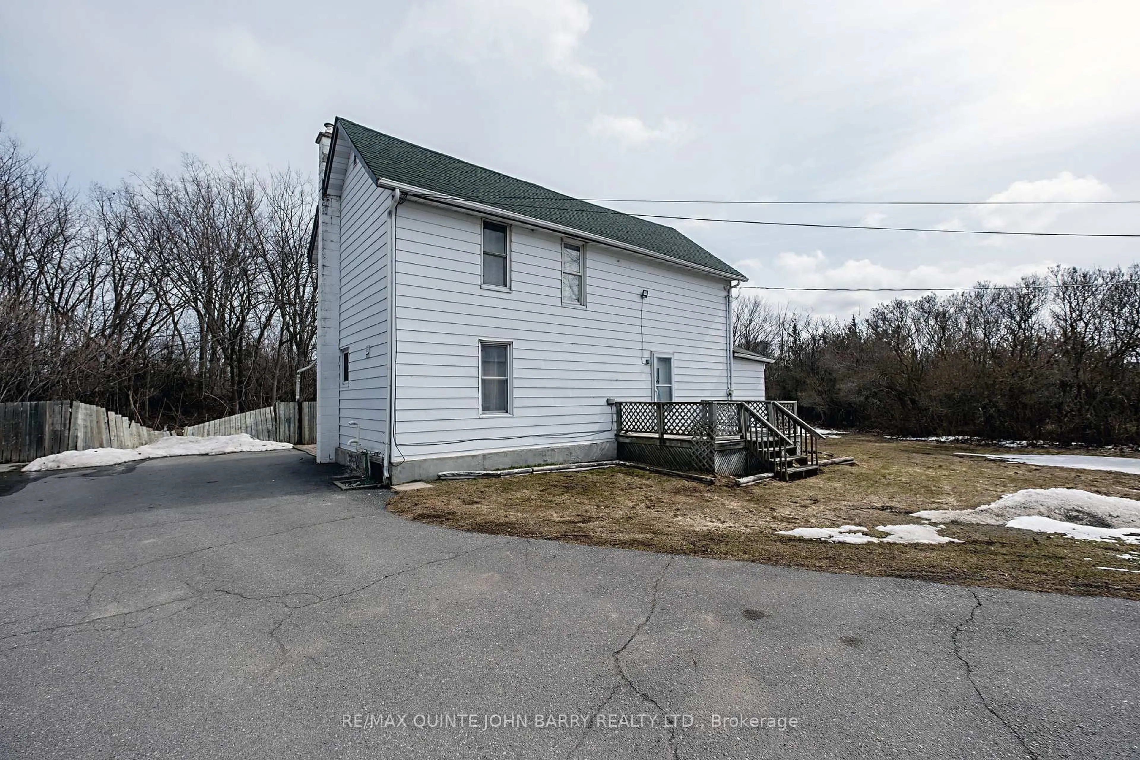 A pic from outside/outdoor area/front of a property/back of a property/a pic from drone, building for 115 Dufferin Ave, Quinte West Ontario K8V 5E2