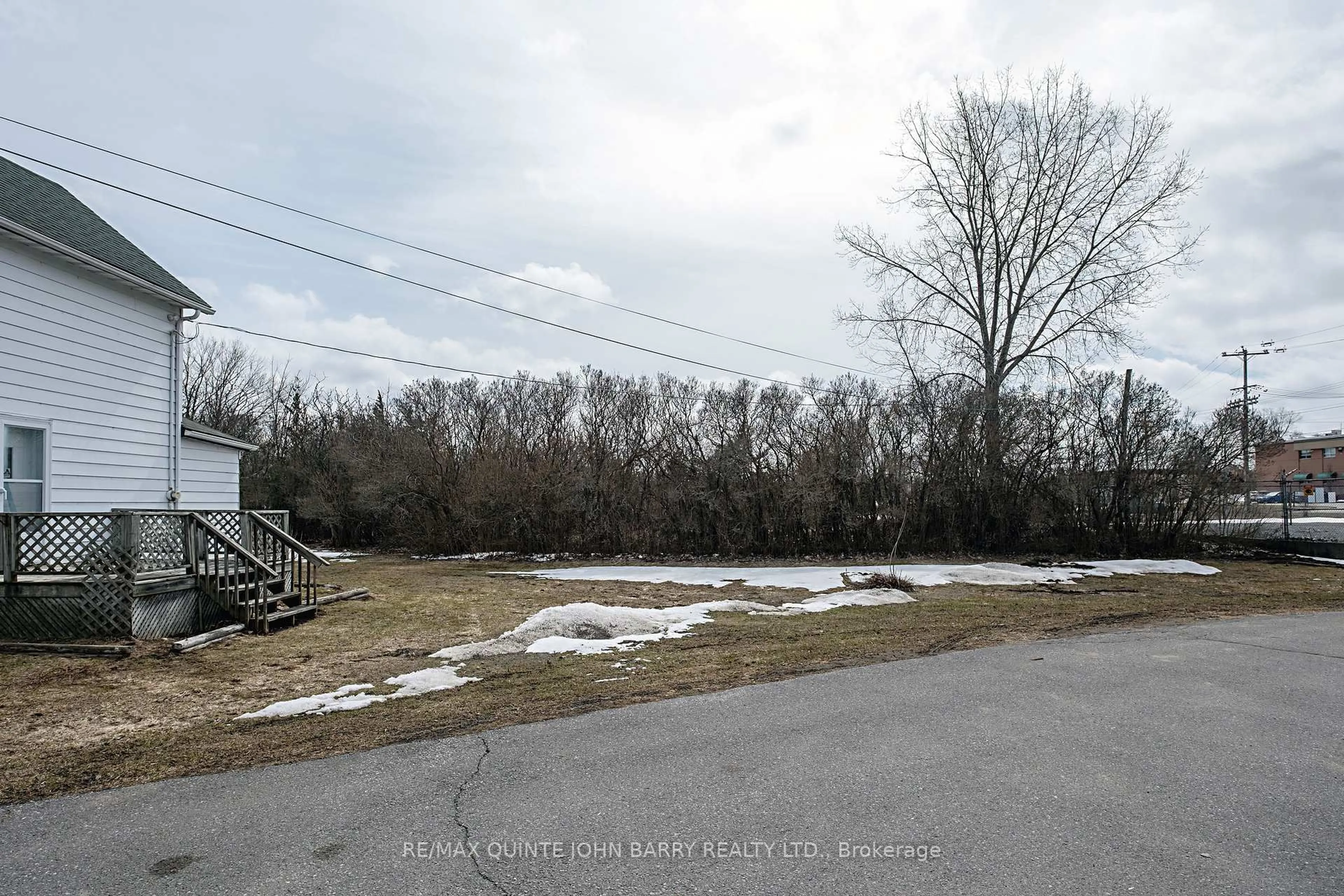 A pic from outside/outdoor area/front of a property/back of a property/a pic from drone, unknown for 115 Dufferin Ave, Quinte West Ontario K8V 5E2