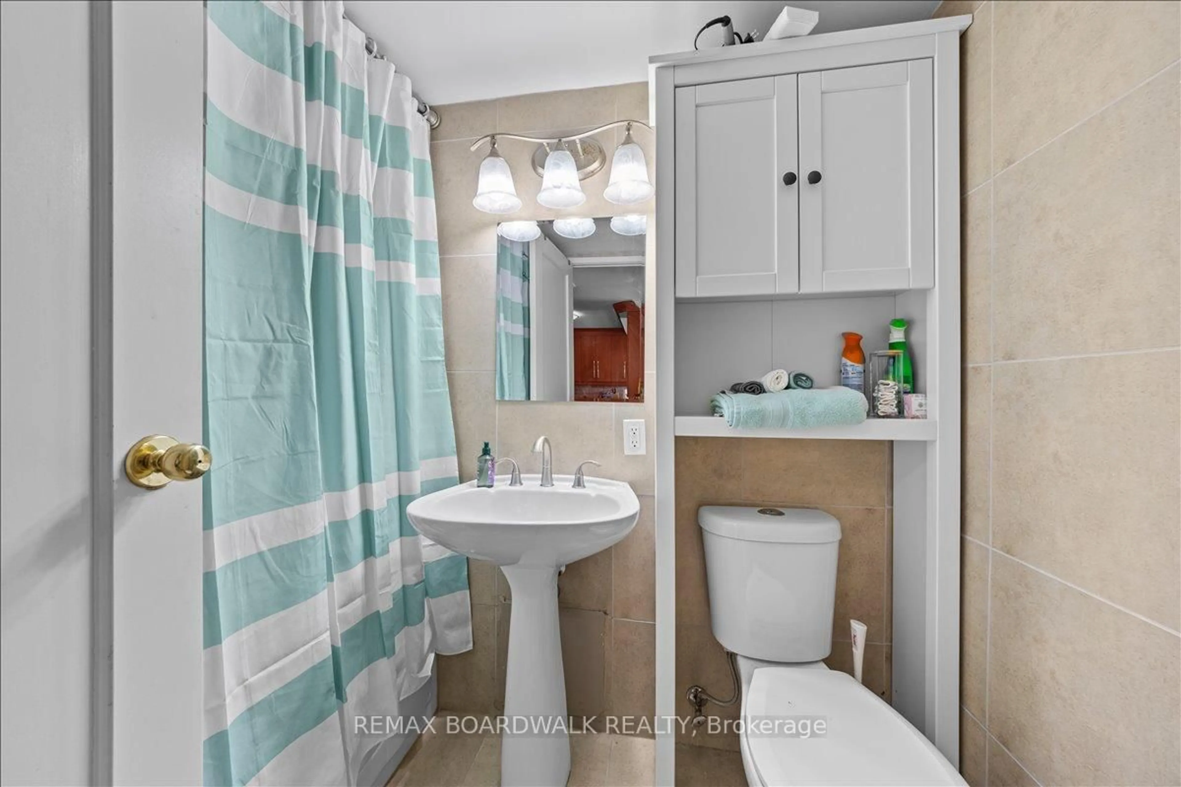 Standard bathroom, ceramic/tile floor for 158A McArthur Ave #908, Ottawa Ontario K1L 7E7