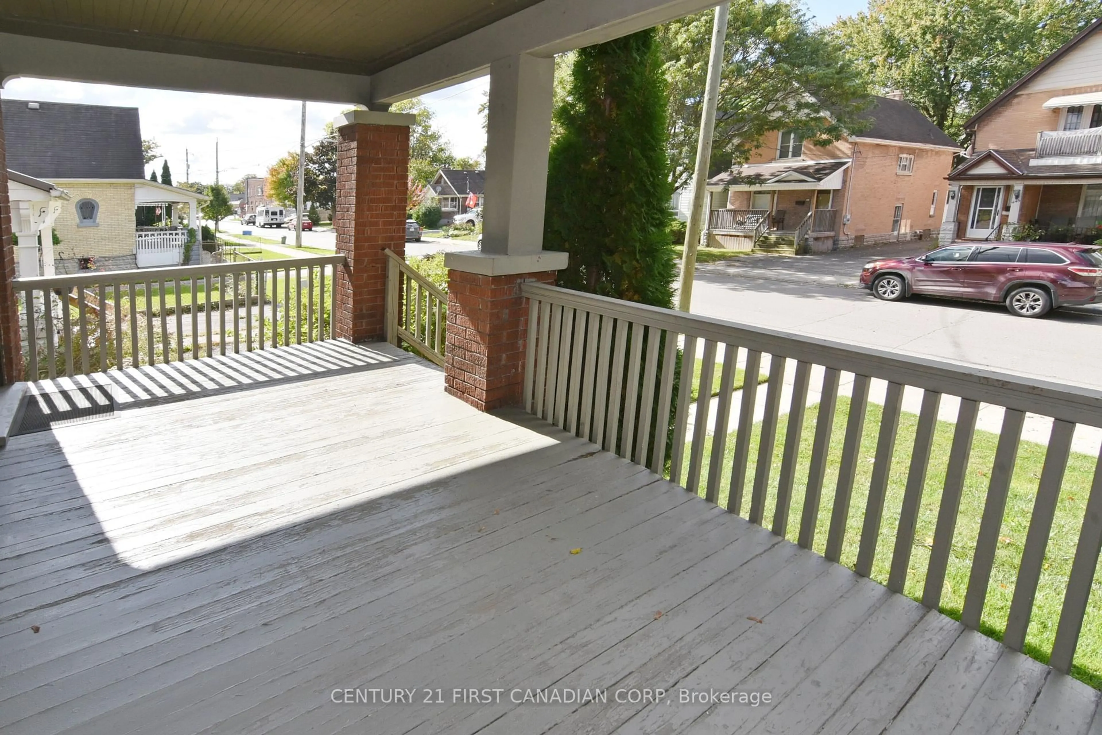 Patio, street for 452 Charlotte St, London East Ontario N5W 4A4