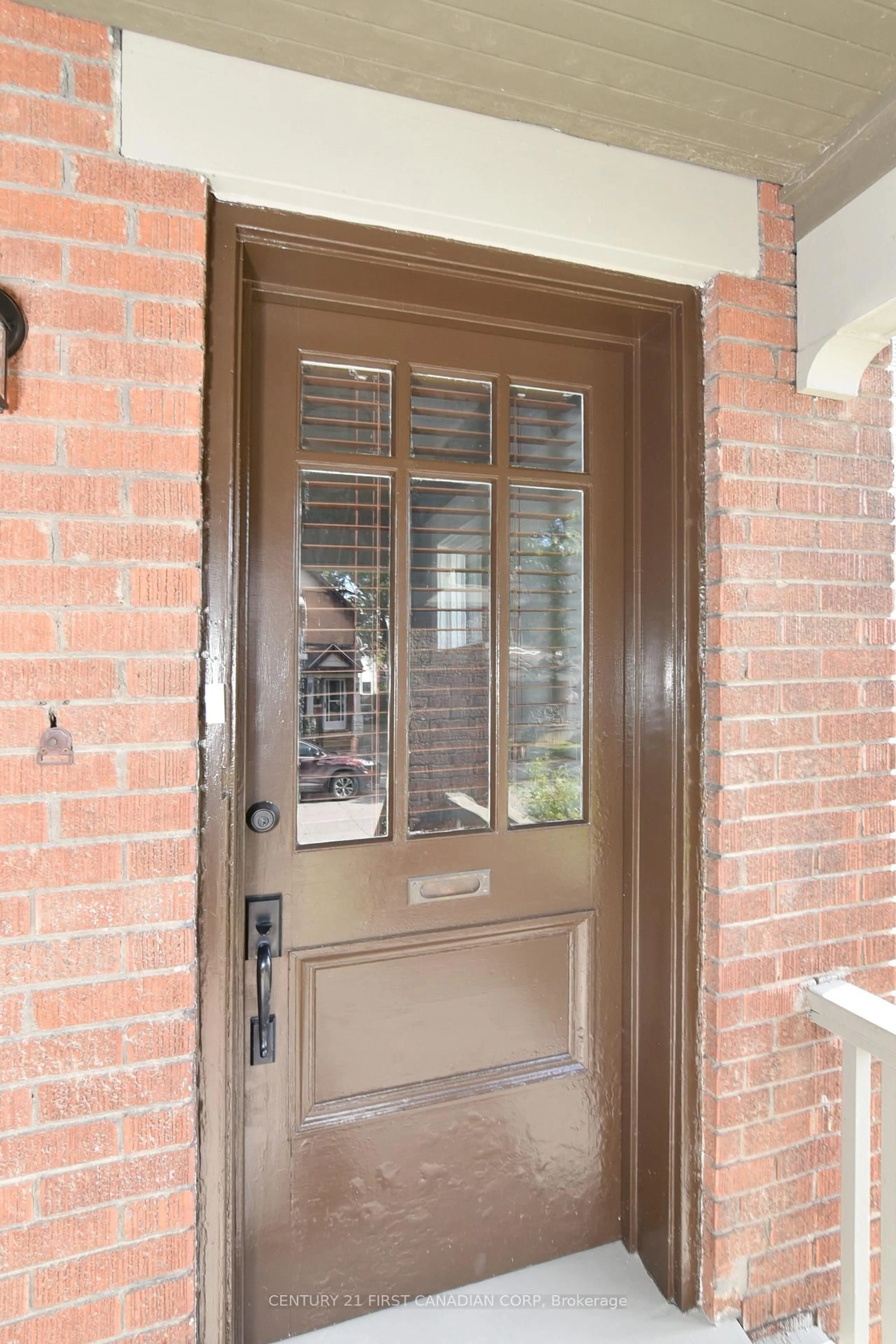 Indoor entryway for 452 Charlotte St, London East Ontario N5W 4A4