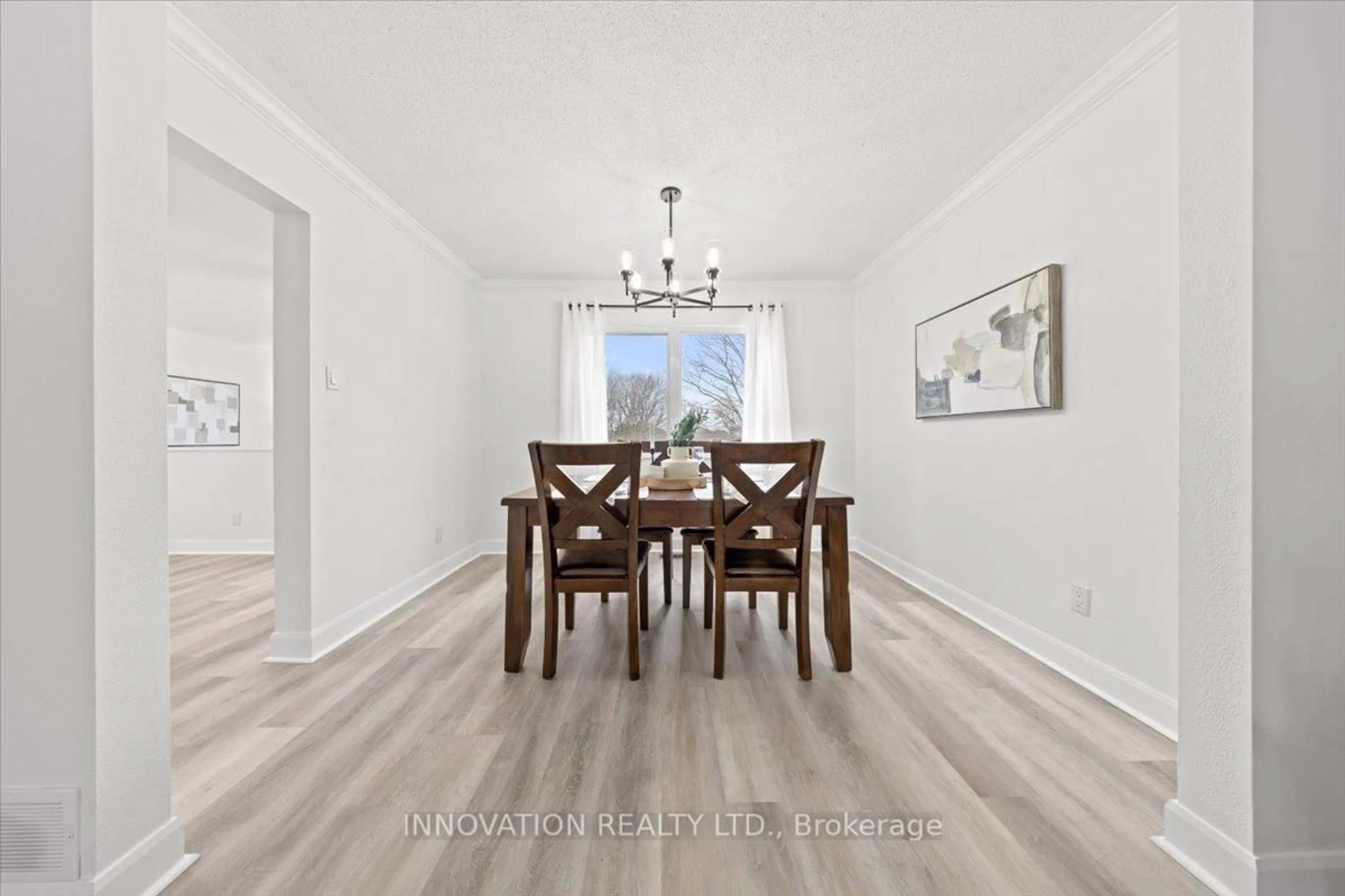 Dining room, wood/laminate floor for 30 Fernbrook Pl, Kanata Ontario K2M 2L8