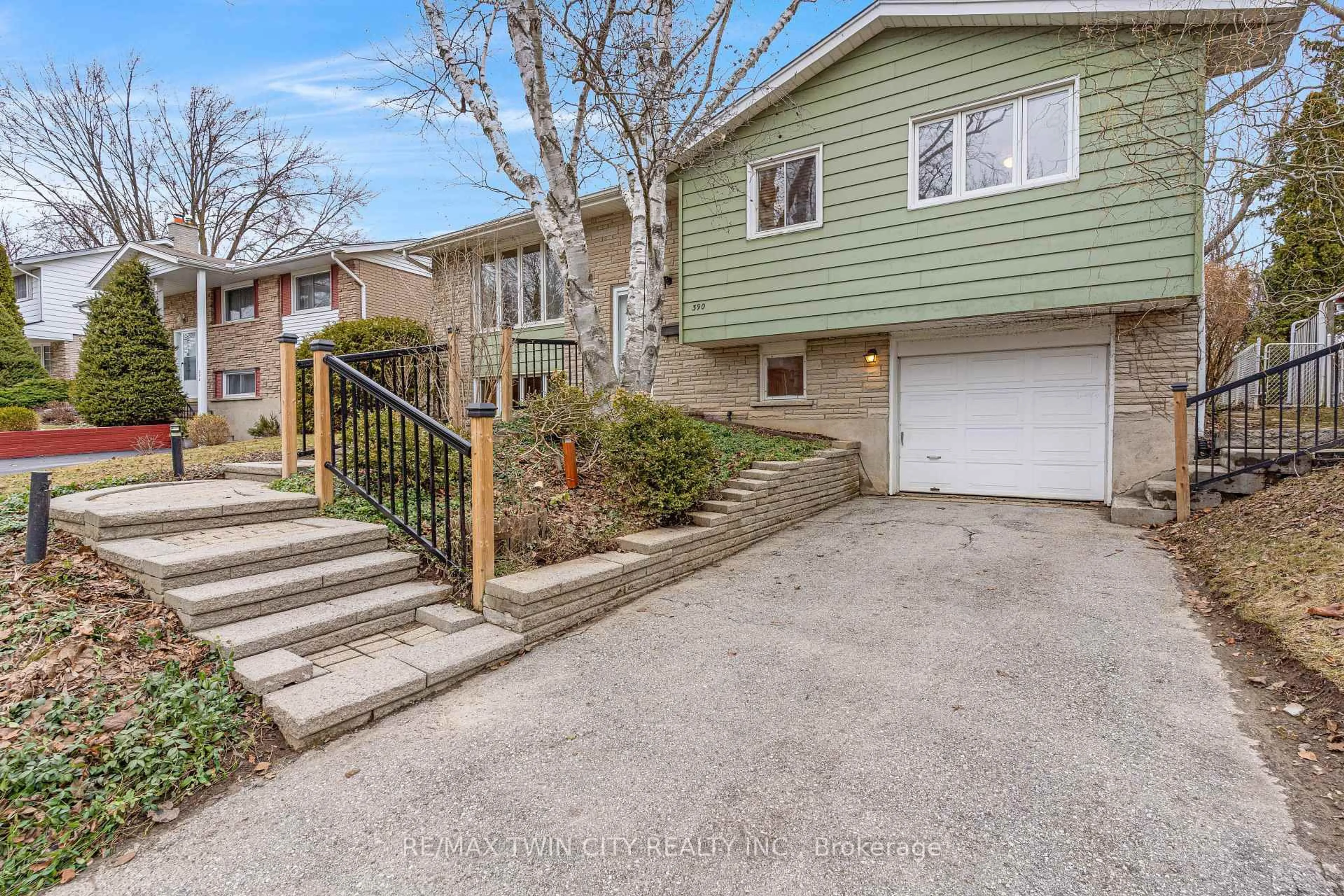 Unknown for 390 Tamarack Dr, Waterloo Ontario N2L 4G6