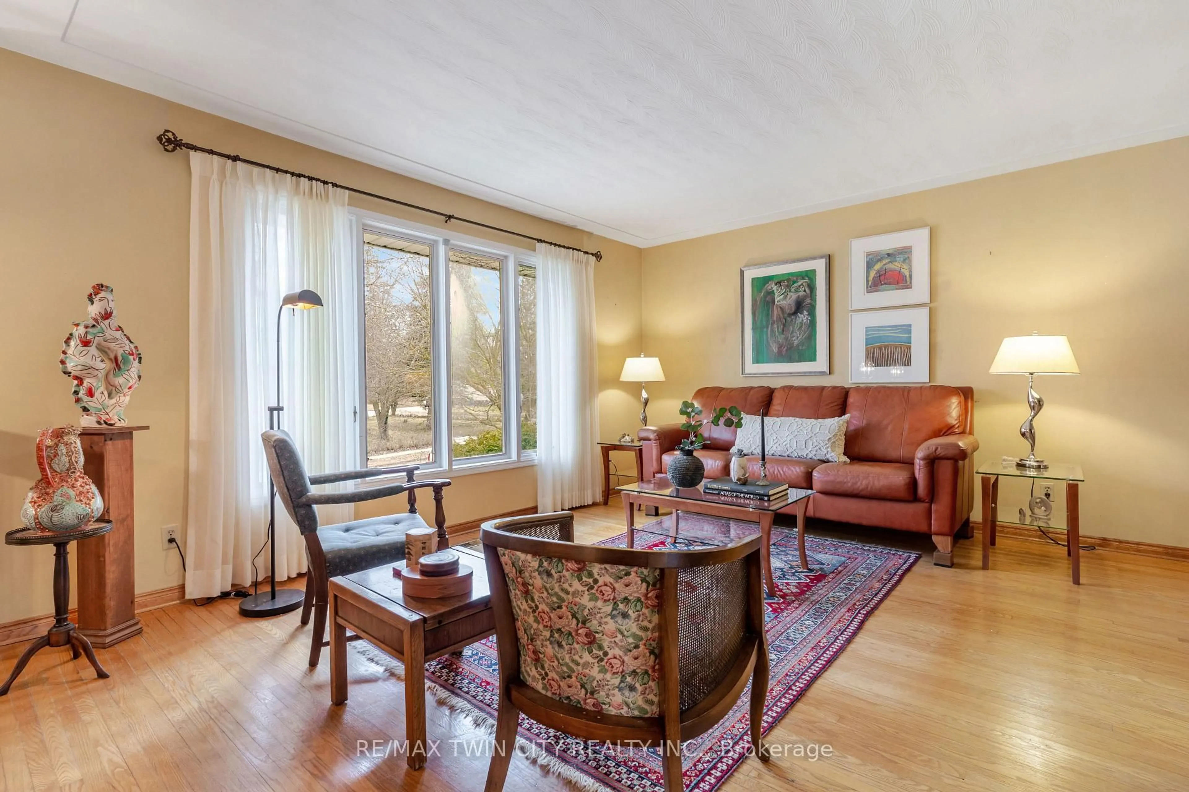 Living room with furniture, unknown for 390 Tamarack Dr, Waterloo Ontario N2L 4G6