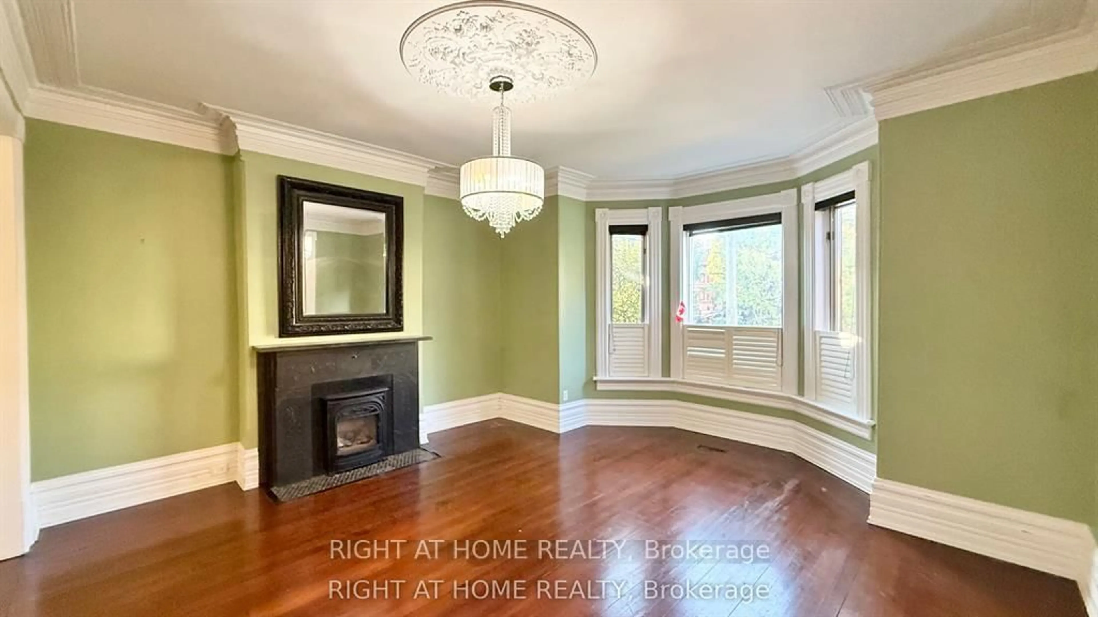 A pic of a room for 372 Lewis St, Ottawa Ontario K2P 0S9