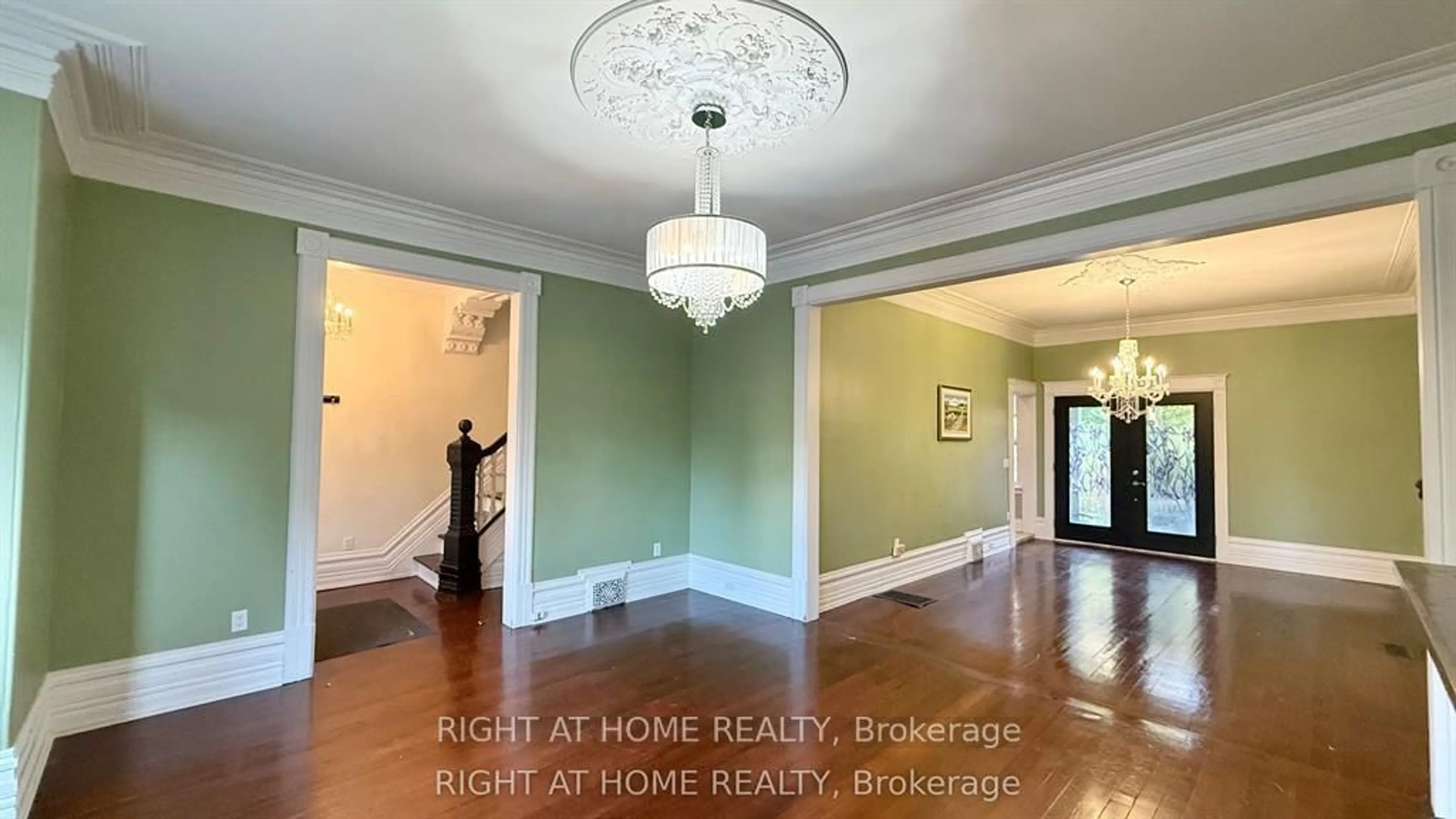 Indoor foyer for 372 Lewis St, Ottawa Ontario K2P 0S9