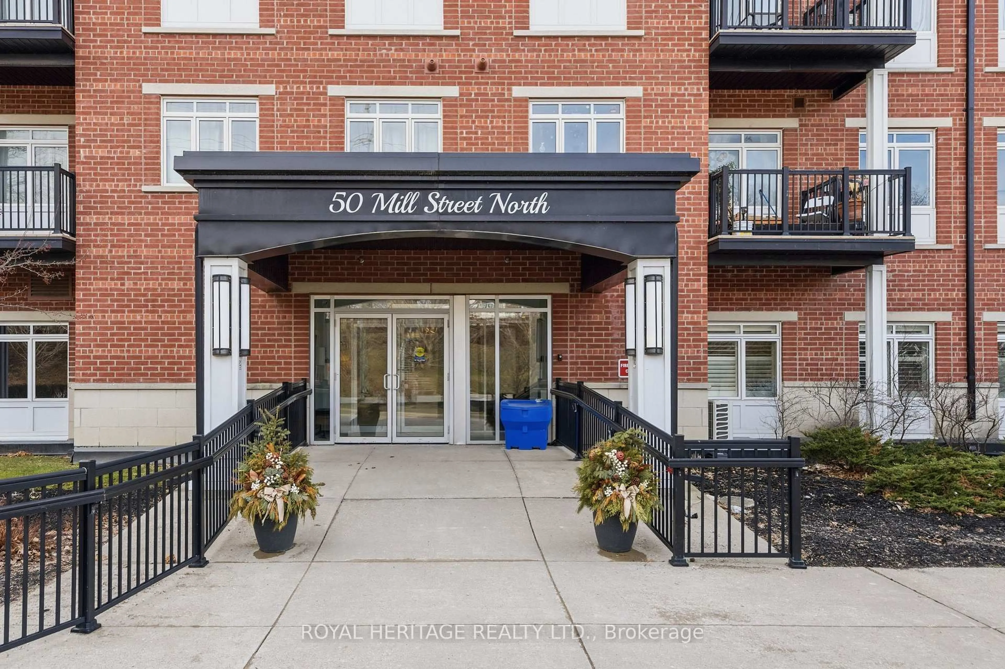 Indoor foyer for 50 Mill St #211, Port Hope Ontario L1A 2T1