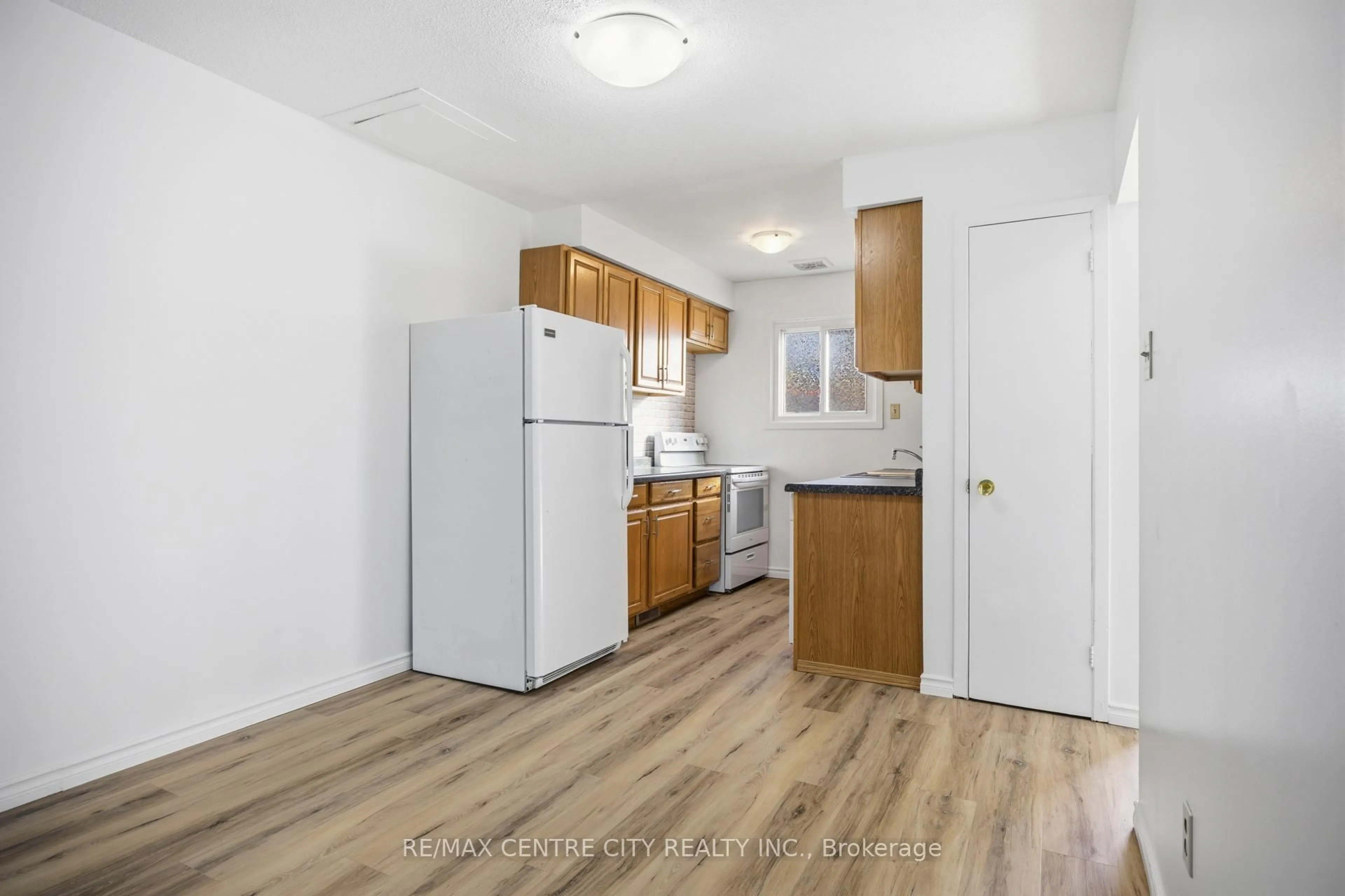 Standard kitchen, unknown for 1600 Culver Dr #14, London East Ontario N5V 3H5