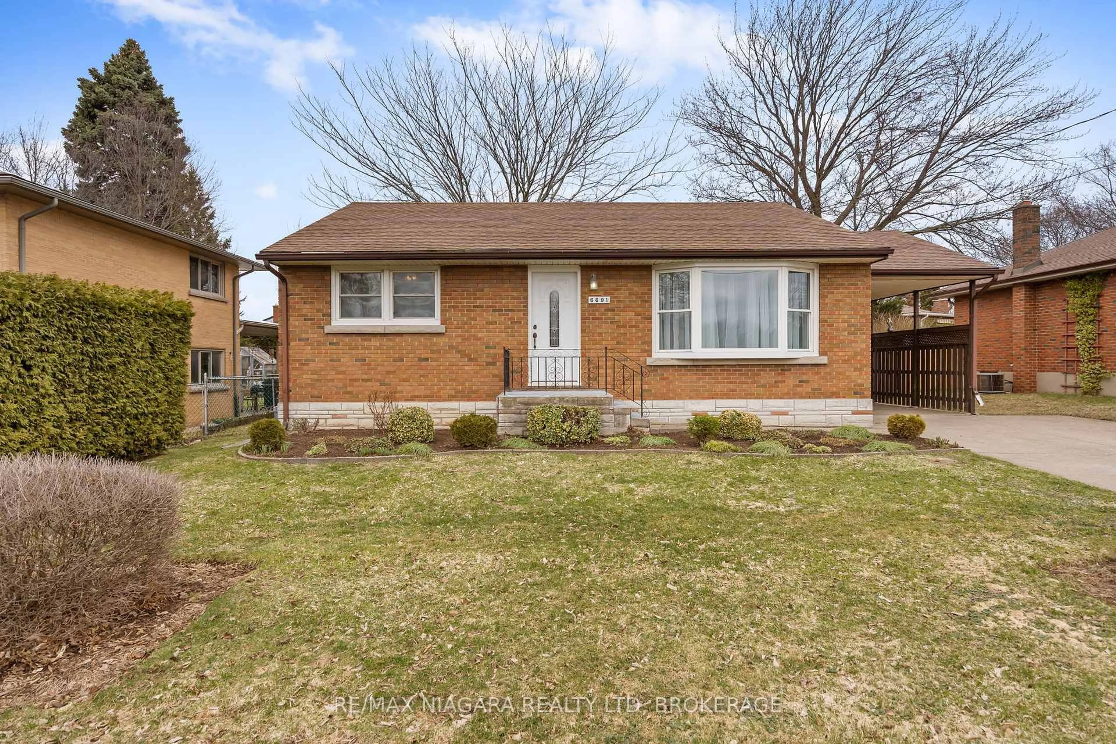 Home with brick exterior material, street for 6691 GLENDOONE St, Niagara Falls Ontario L2J 1G1