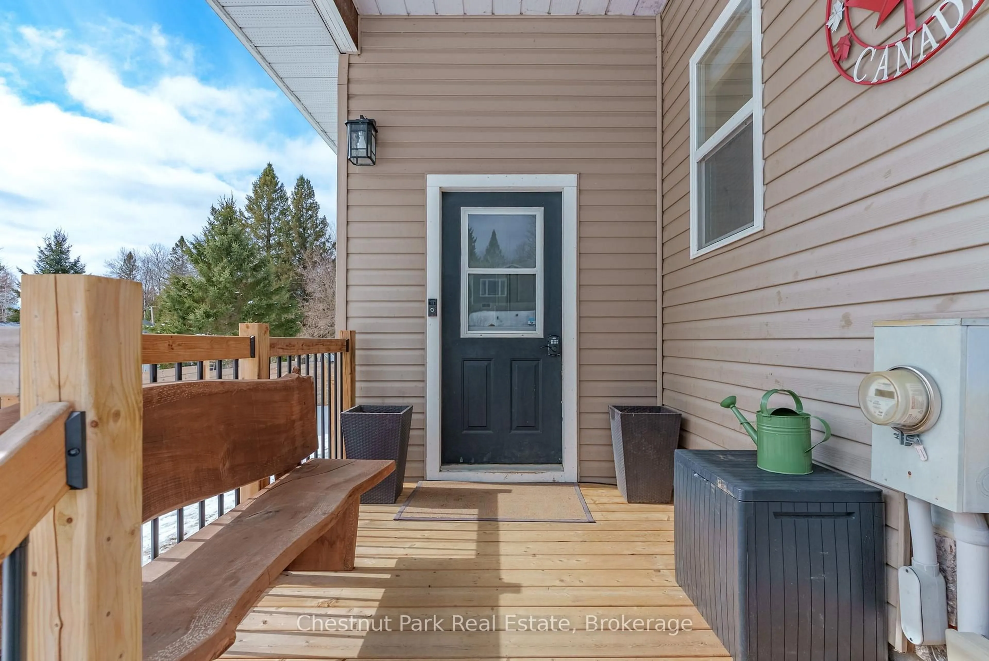 Indoor entryway for 30 Empire St, Kearney Ontario P0A 1M0