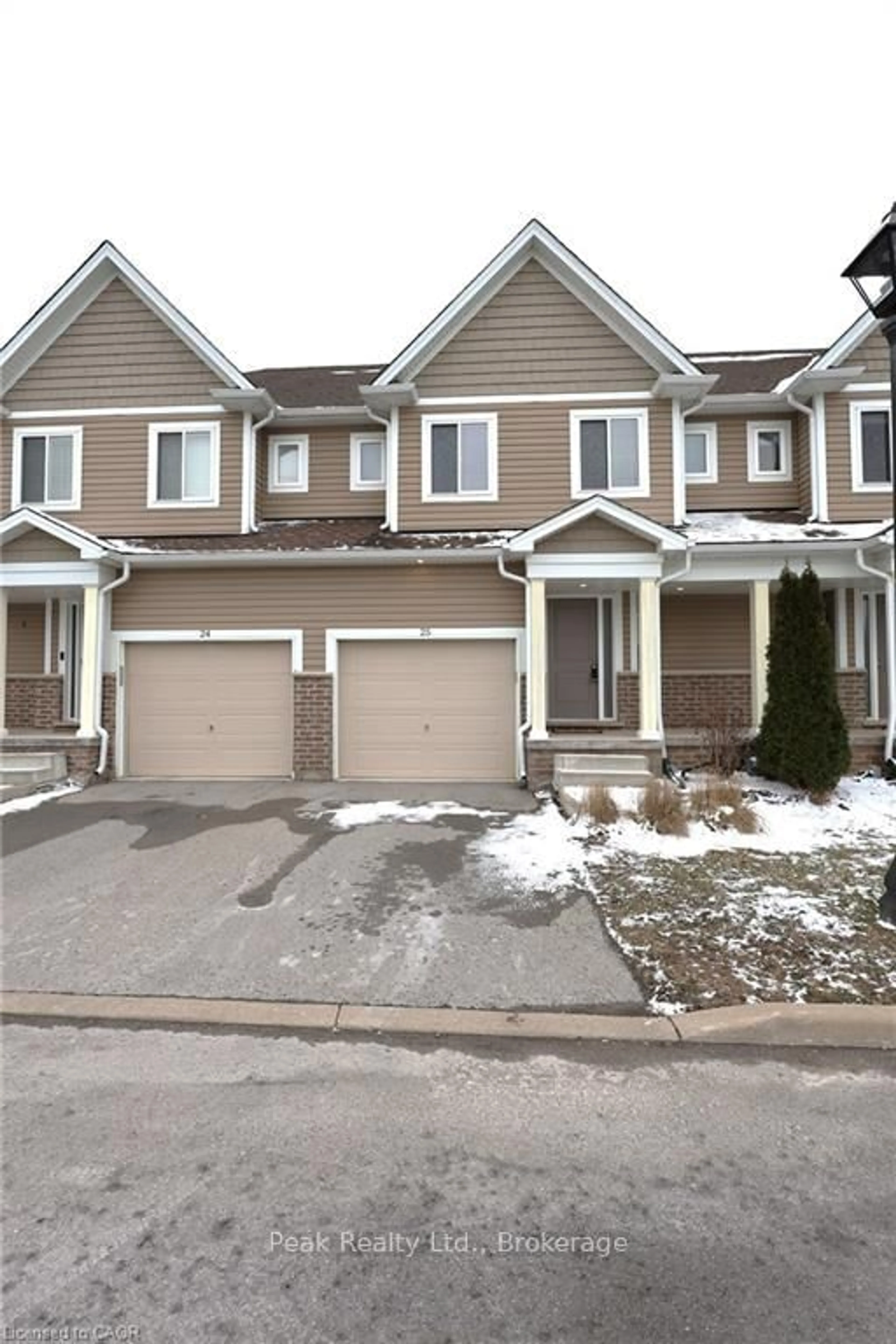 A pic from outside/outdoor area/front of a property/back of a property/a pic from drone, street for 60 Canterbury Dr #25, St. Catharines Ontario L2P 0E7