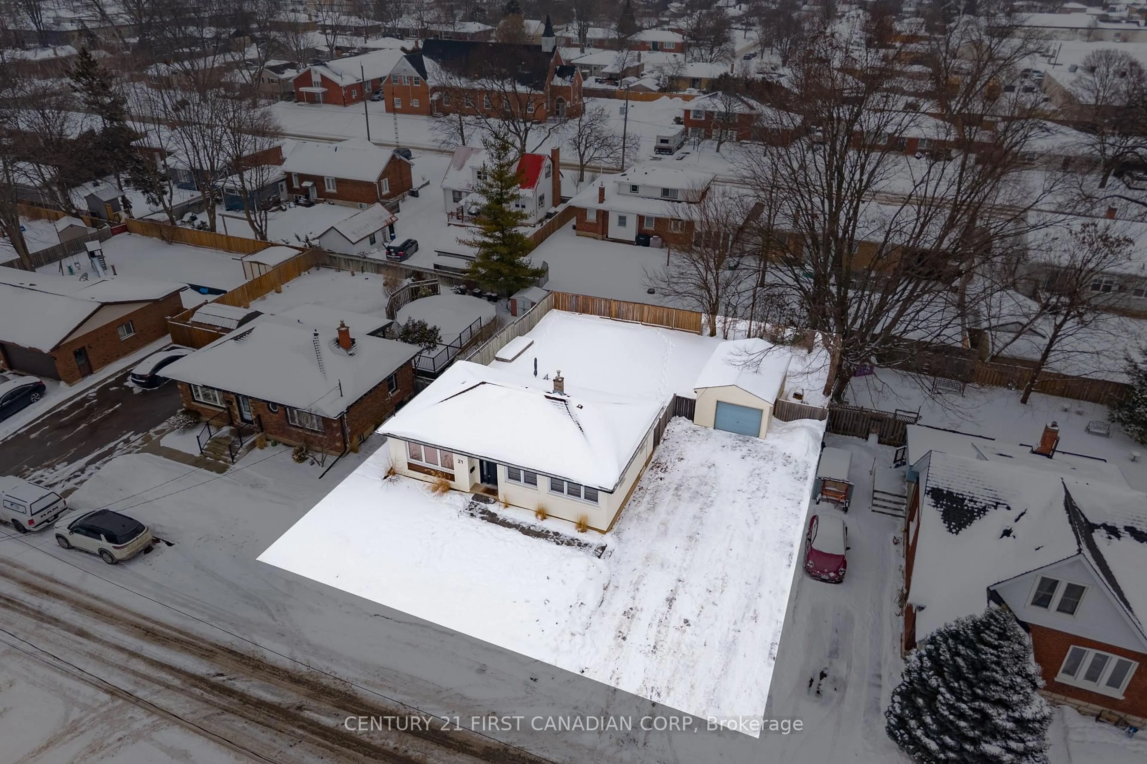 A pic from outside/outdoor area/front of a property/back of a property/a pic from drone, street for 21 Beverly Rd, Brantford Ontario N3S 6W6
