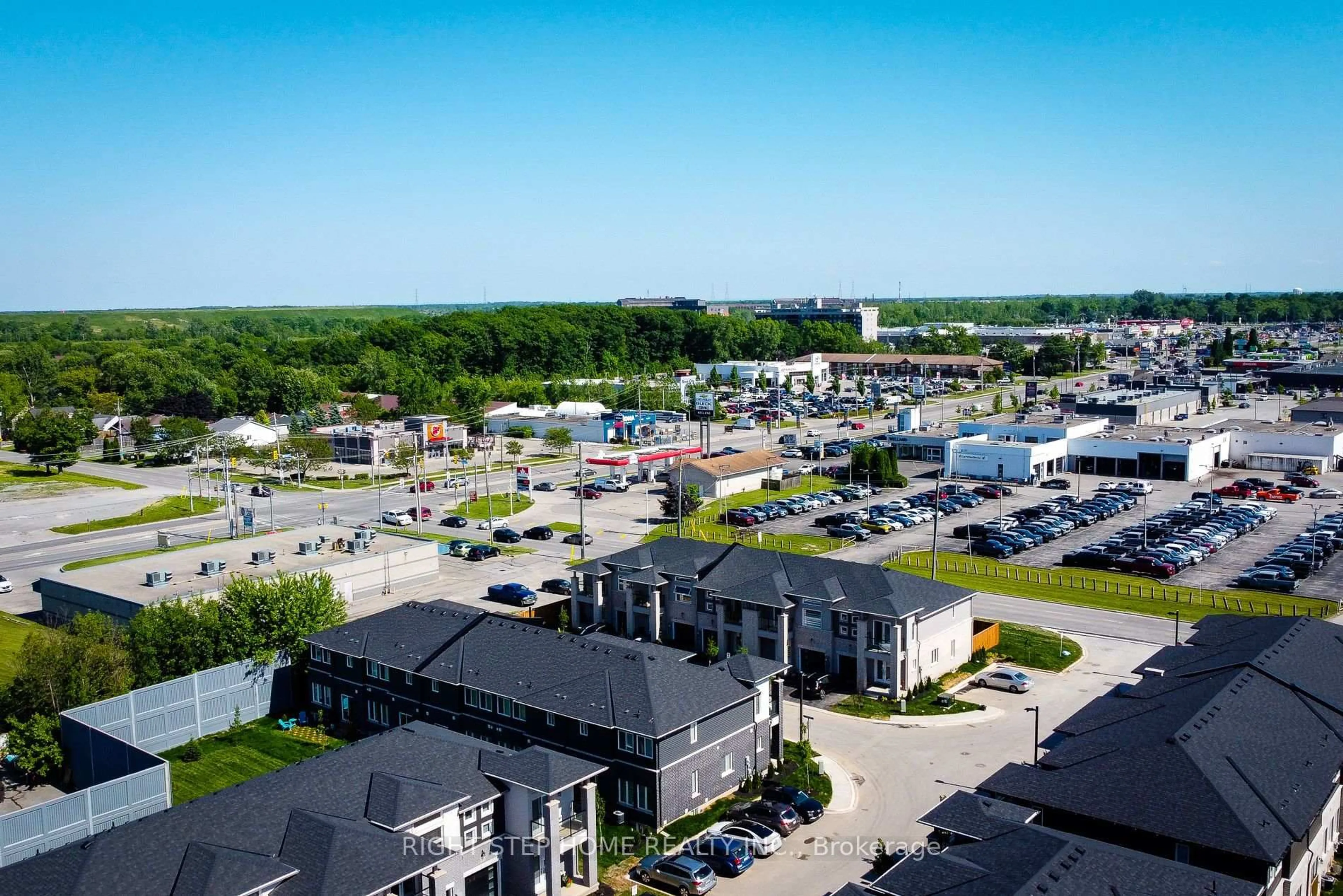 A pic from outside/outdoor area/front of a property/back of a property/a pic from drone, street for 9 Mann Tr, Welland Ontario L3C 0K2