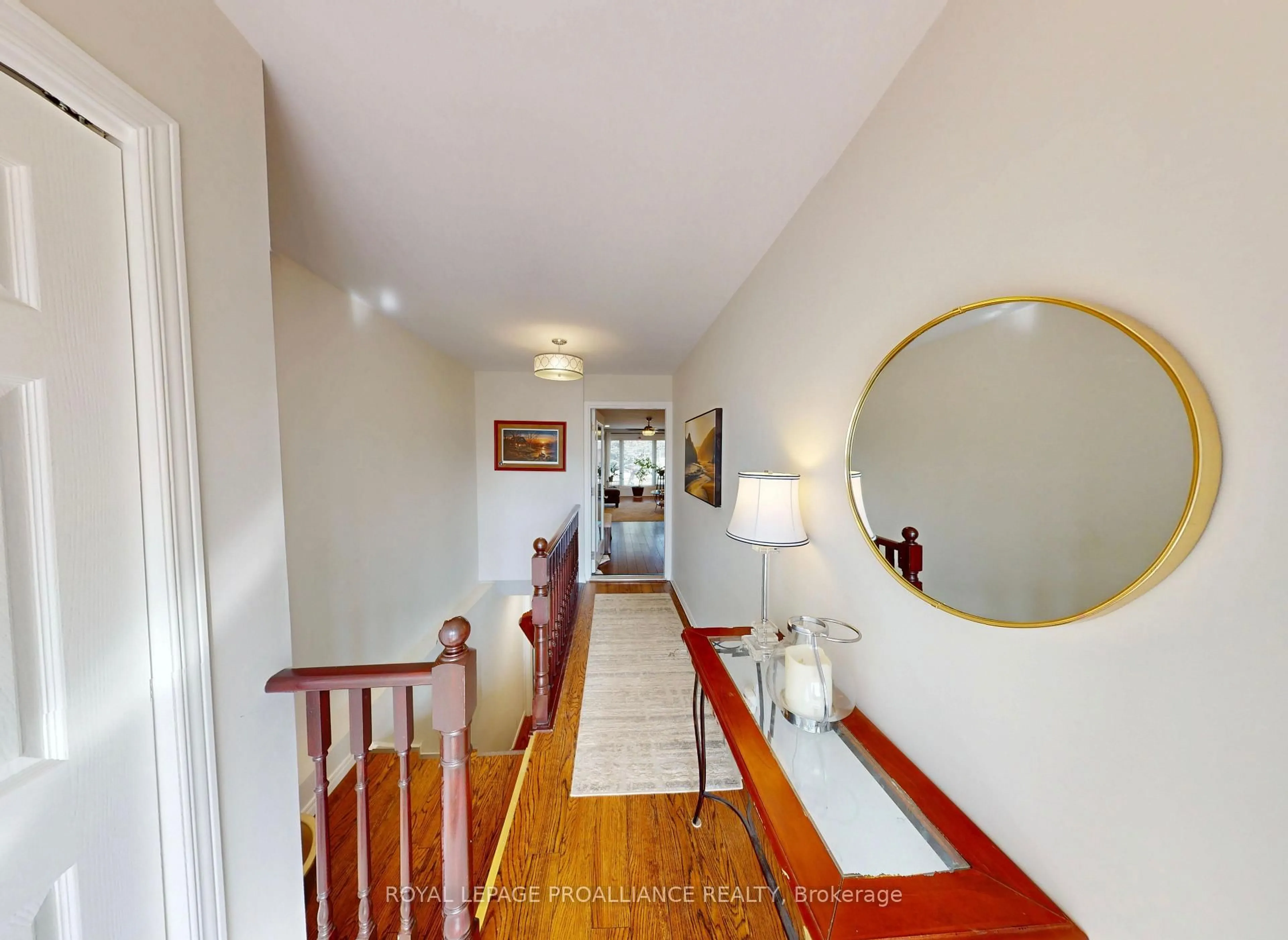 Indoor foyer for 16 Hickory Grve, Belleville Ontario K8N 5Y1