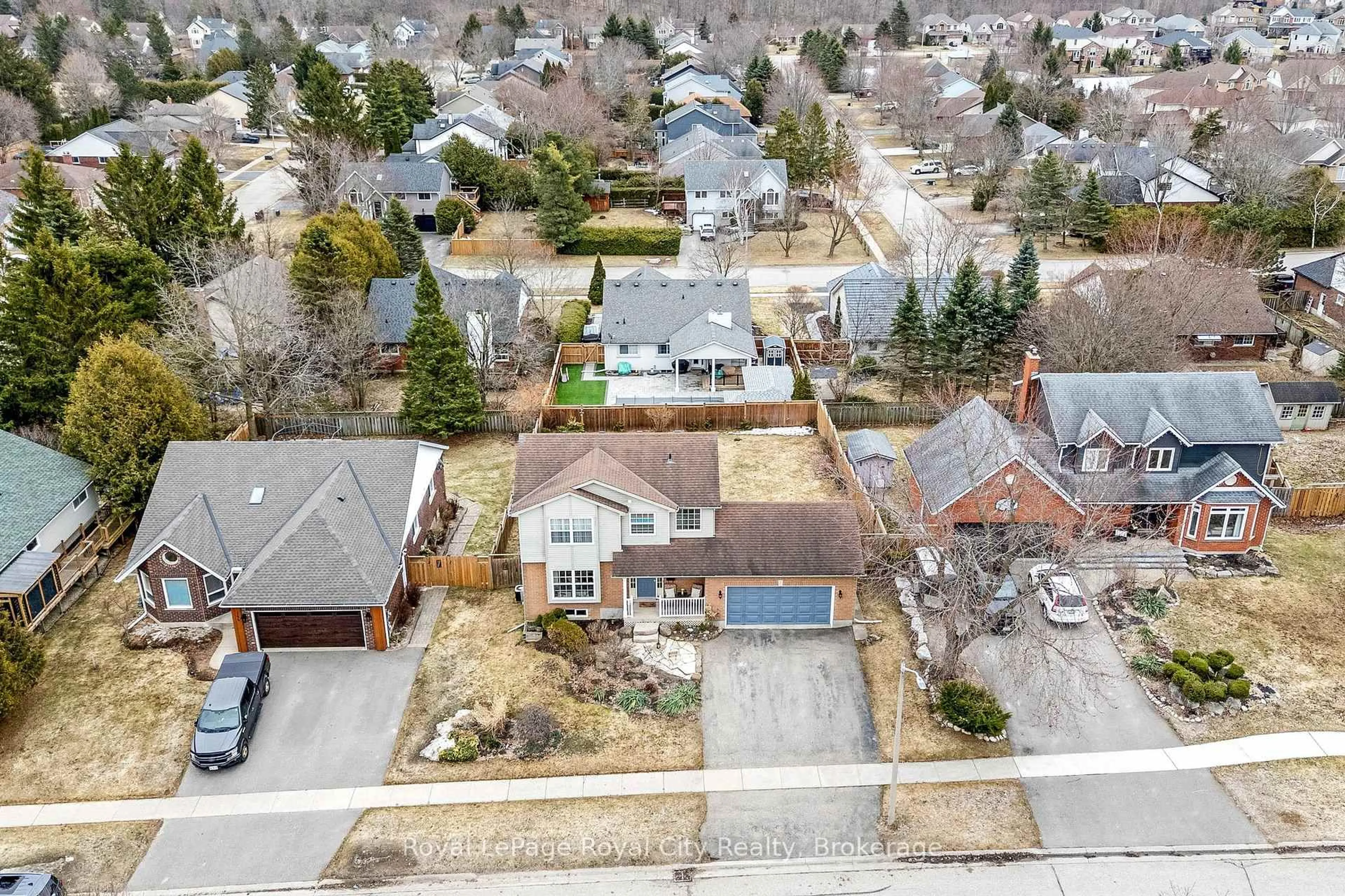 A pic from outside/outdoor area/front of a property/back of a property/a pic from drone, street for 142 Parkedge St, Guelph/Eramosa Ontario N0B 2K0