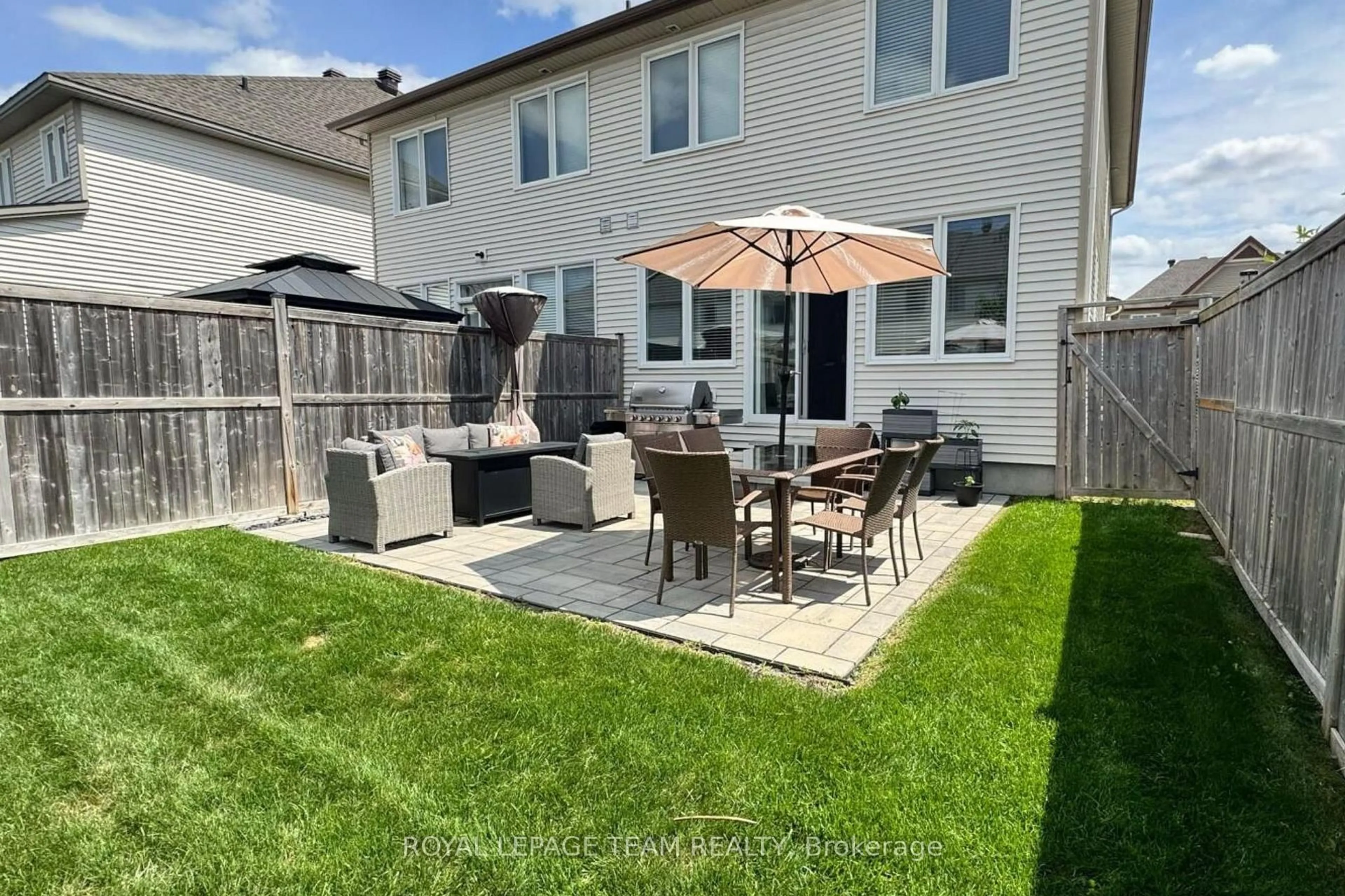 Patio, street for 630 Moorpark Ave, Ottawa Ontario K2M 0H8