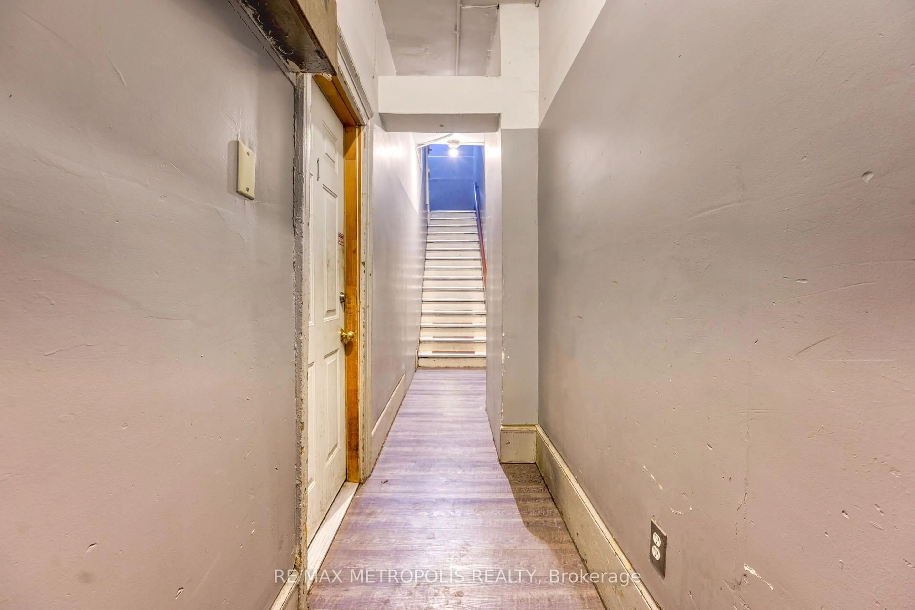 Unknown for 130-132 Forsyth St, Sarnia Ontario N7T 3A7