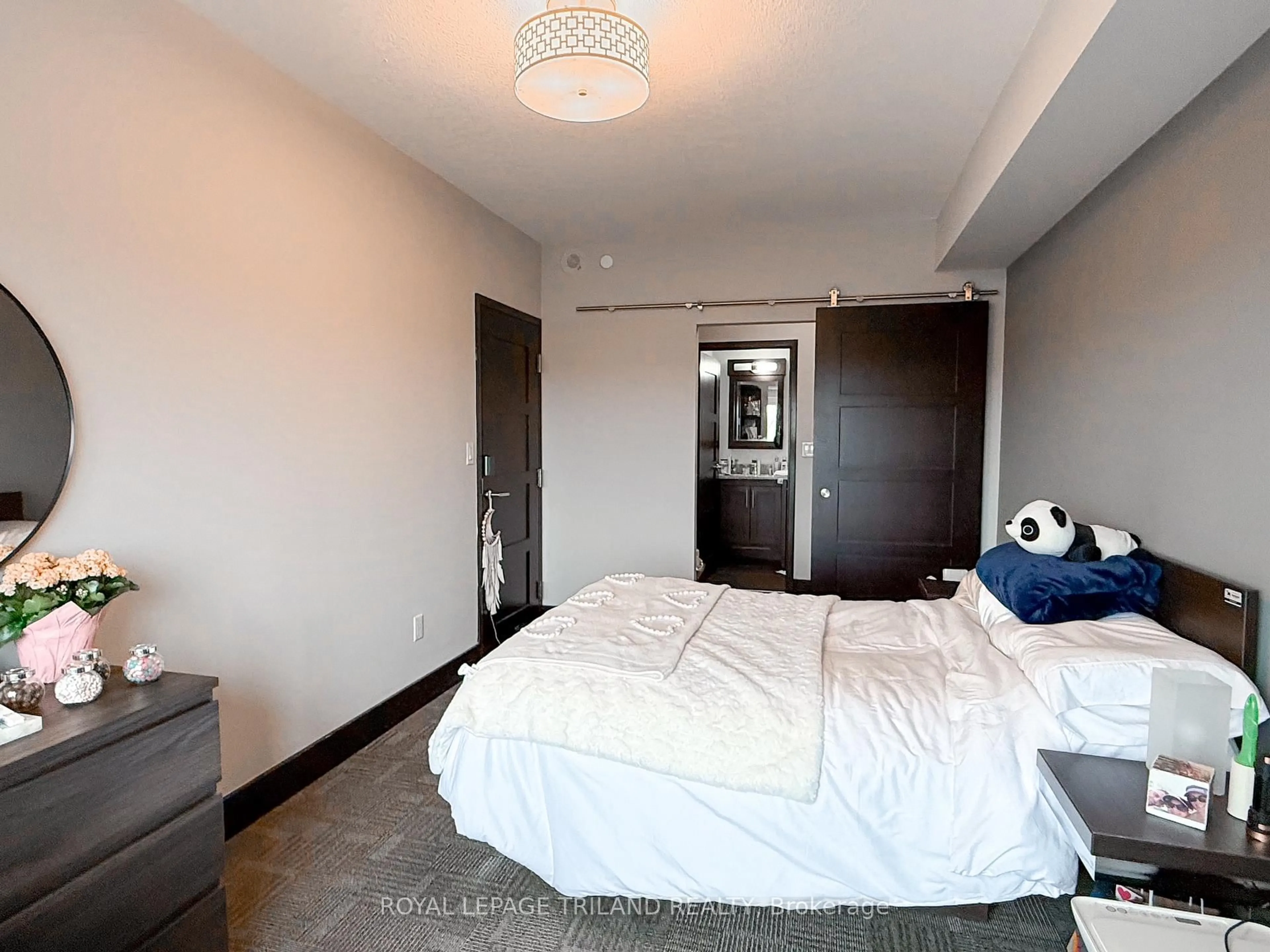 A pic of a room for 1235 Richmond St #614, London East Ontario N6A 0C1