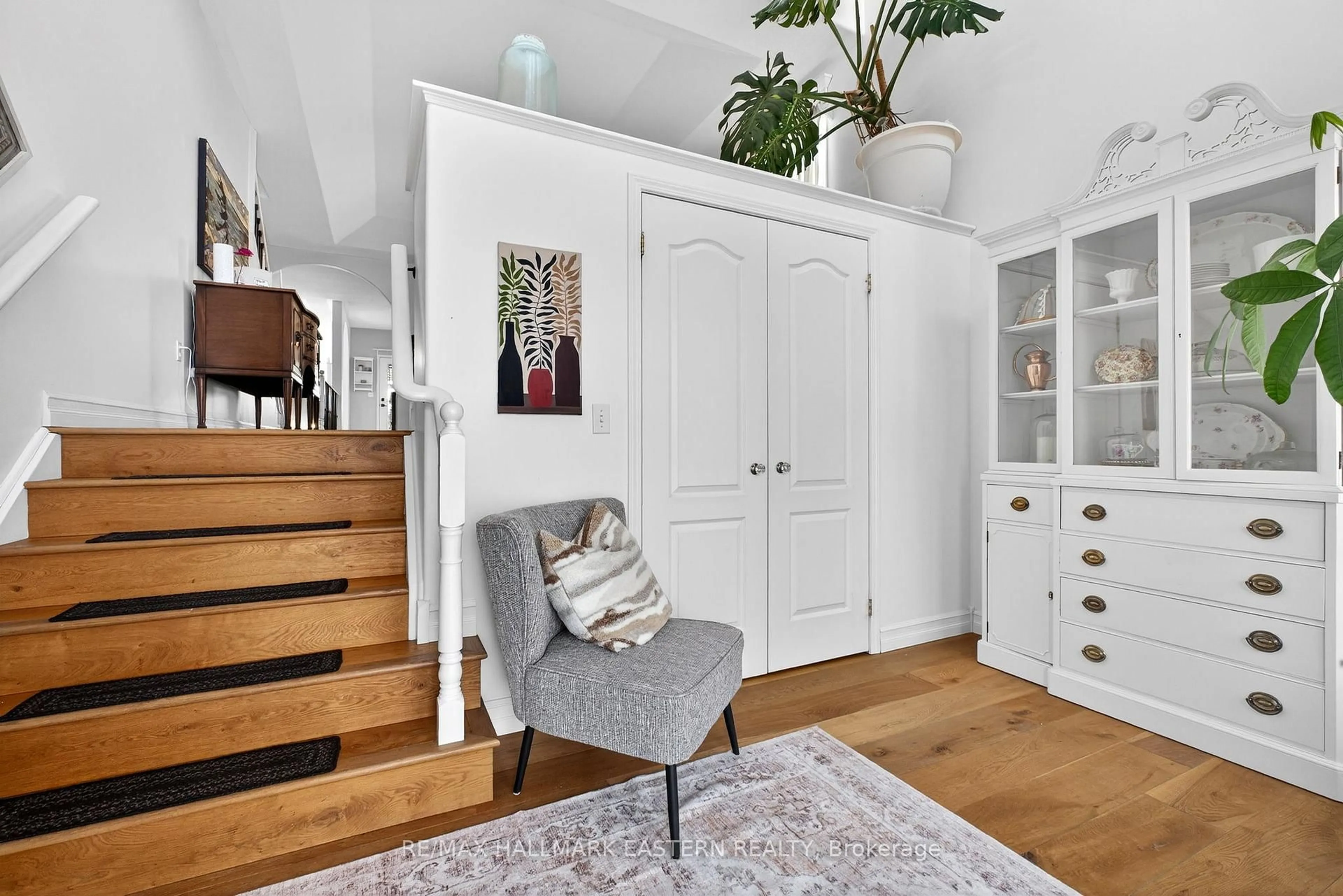 Indoor entryway for 2543 DENURE Dr, Peterborough Ontario K9K 2S6