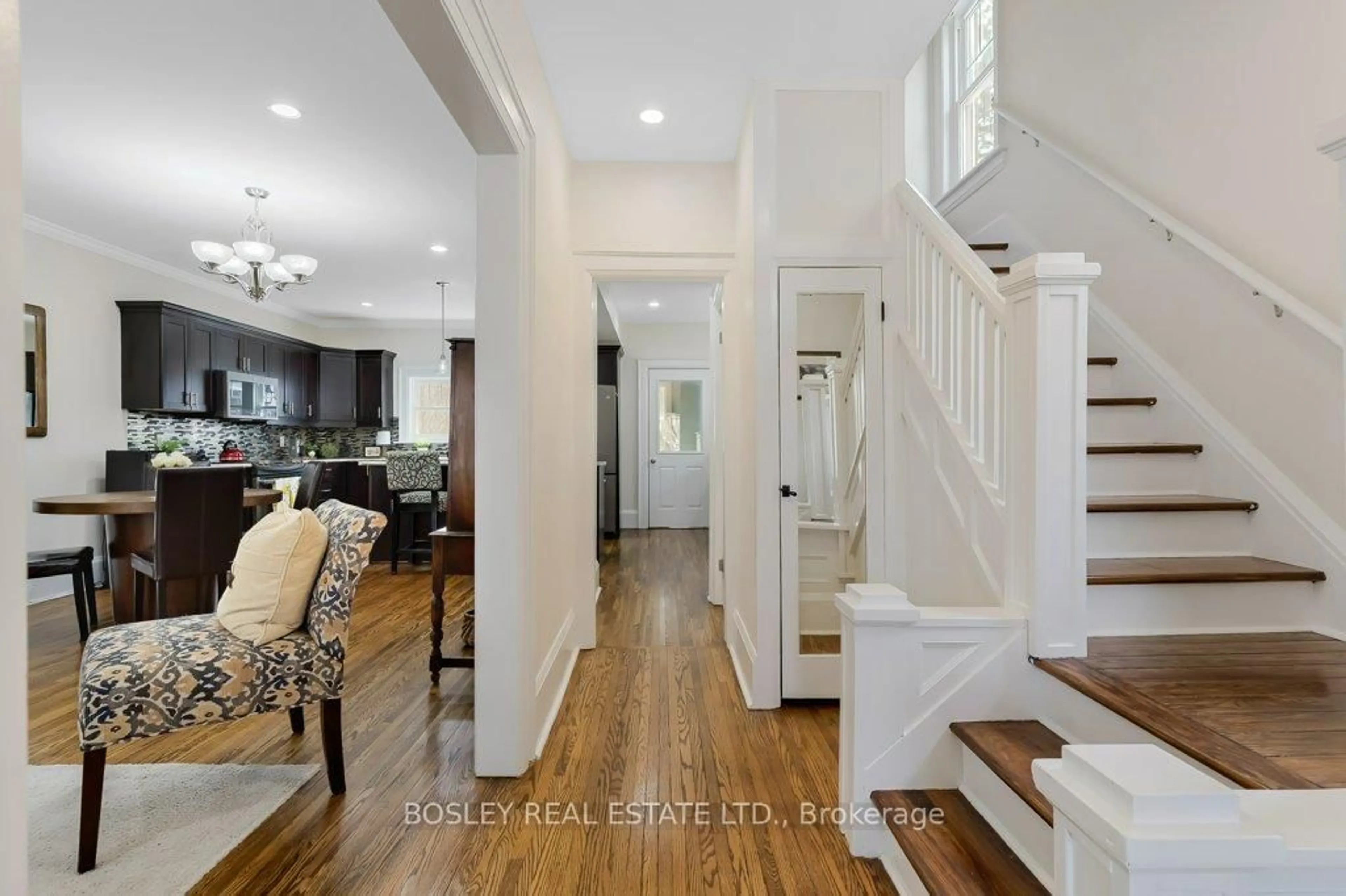 Indoor entryway for 281 Cambria St, Stratford Ontario N5A 1H9