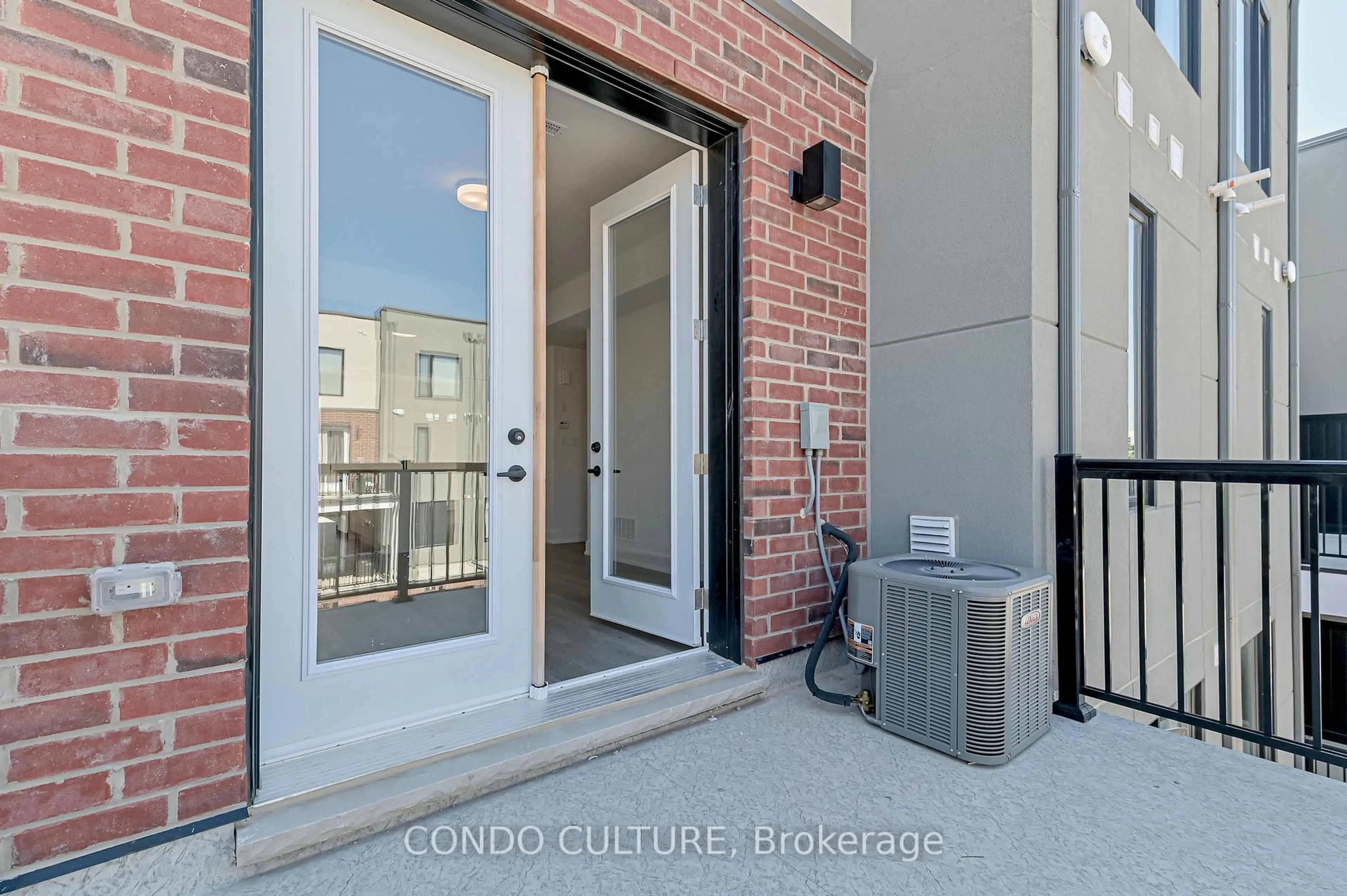 Unknown for 99 Roger St #30, Waterloo Ontario N2L 1A4