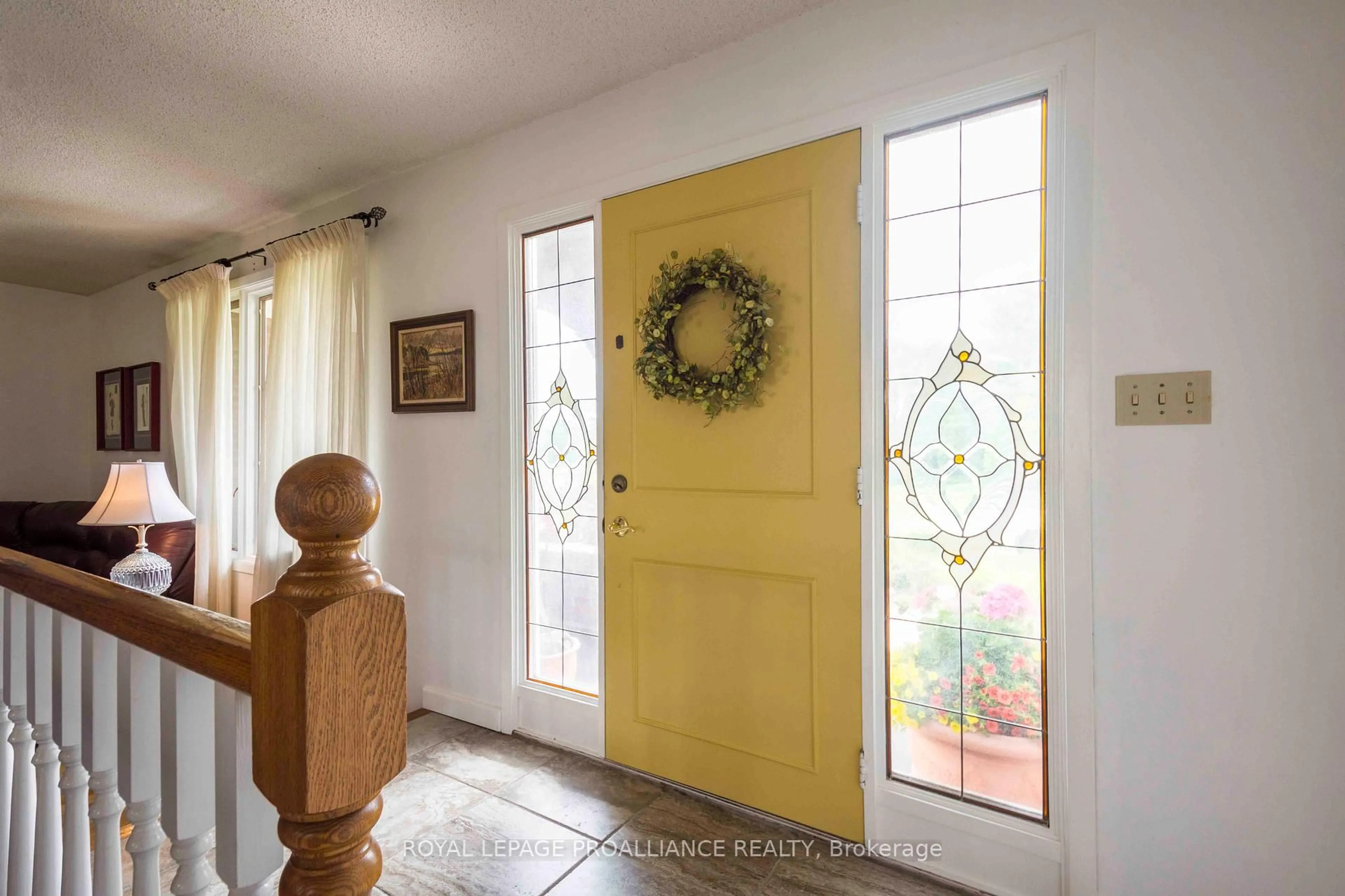 Indoor entryway for 12 Montrose Rd, Quinte West Ontario K8R 1A3