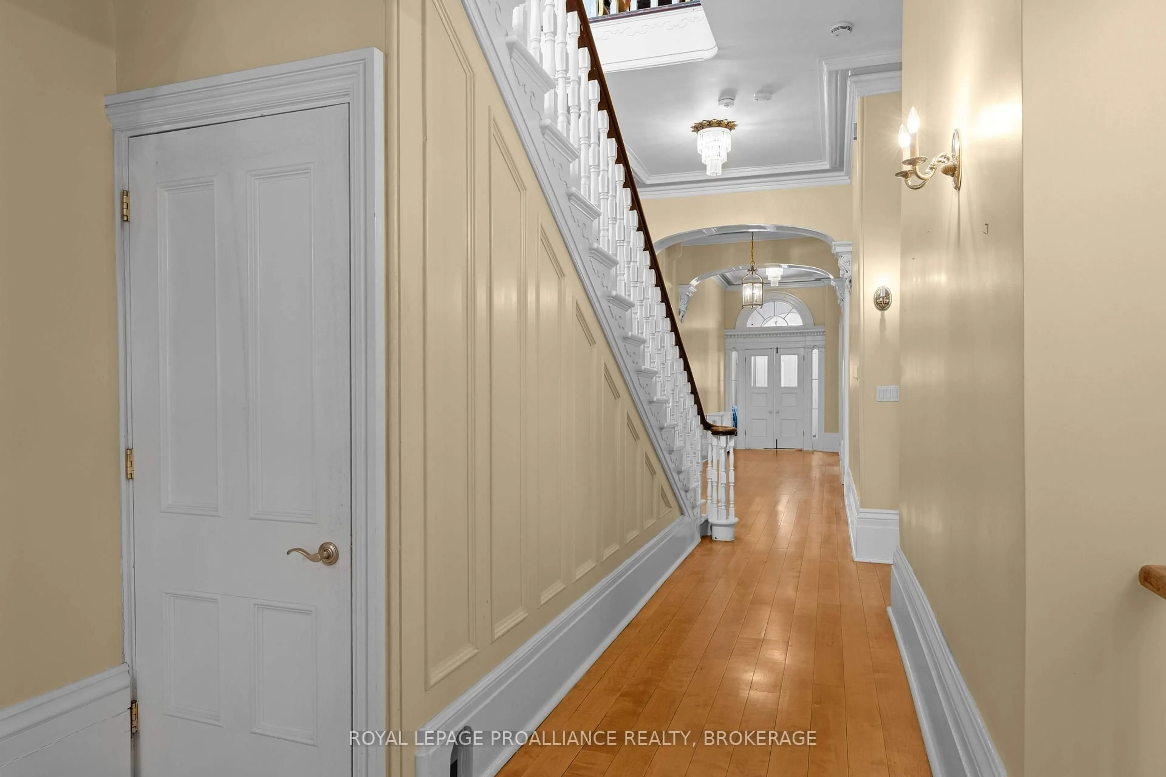 Indoor foyer for 3 Emily St, Kingston Ontario K7L 2W2